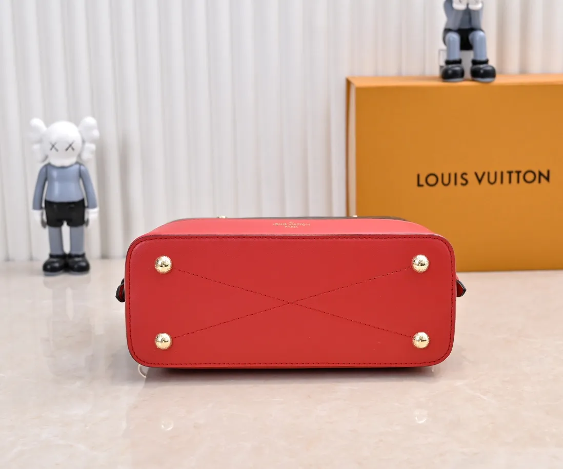 P460 exclusive real shot - upgraded version ‼ ️LV presbyopic leather hand-held crossbody bag, model M68169, with long shoulder strap, 2025 new fashion women's bag shoulder bag presbyopic leather shoulder strap genuine leather handbag, large capacity [strong] size: 28x20x11.5