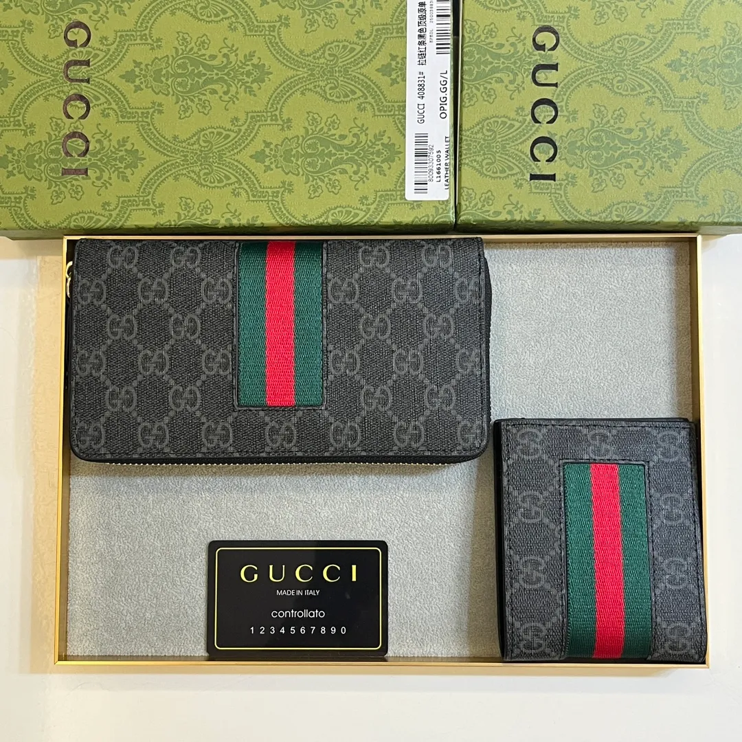 💰120 💎Upgraded original version 🇮🇹 Made with careful combination of the two most recognizable logos of the G family - GG pattern and webbing. This short wallet is made of GG Supreme premium man-made canvas with branded web stripes. Style number: 408827. Size: 11x9cm