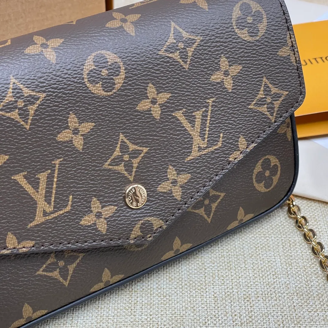 [Upgraded version] P380💰 Upgraded version with full package M61276 LV/Louis Vuitton new chain ⛓️ bag + ❣️ wide shoulder strap ❣️ new women's POCHETTE FÉLICIE detachable metal chain bag The design of this three-in-one chain bag is a big surprise. It can accommodate mobile phones, IDs, cash, keys, lipstick and other daily small items. The highlight is that the three colors inside are so cute and the price is quite beautiful. Powerful planting 🎁 Original size 21cm