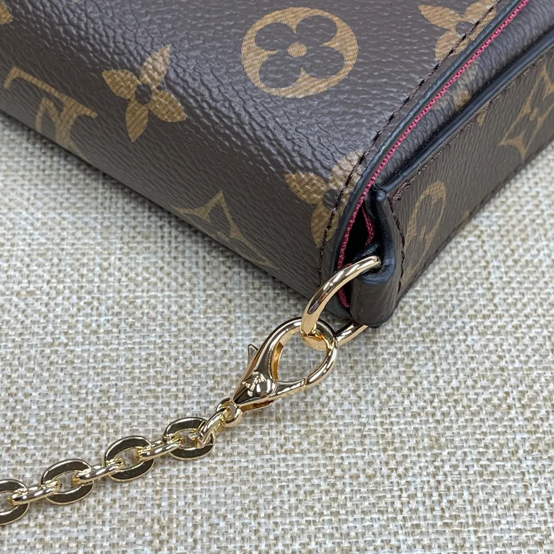 [Upgraded version] P380💰 Upgraded version with full package M61276 LV/Louis Vuitton new chain ⛓️ bag + ❣️ wide shoulder strap ❣️ new women's POCHETTE FÉLICIE detachable metal chain bag The design of this three-in-one chain bag is a big surprise. It can accommodate mobile phones, IDs, cash, keys, lipstick and other daily small items. The highlight is that the three colors inside are so cute and the price is quite beautiful. Powerful planting 🎁 Original size 21cm