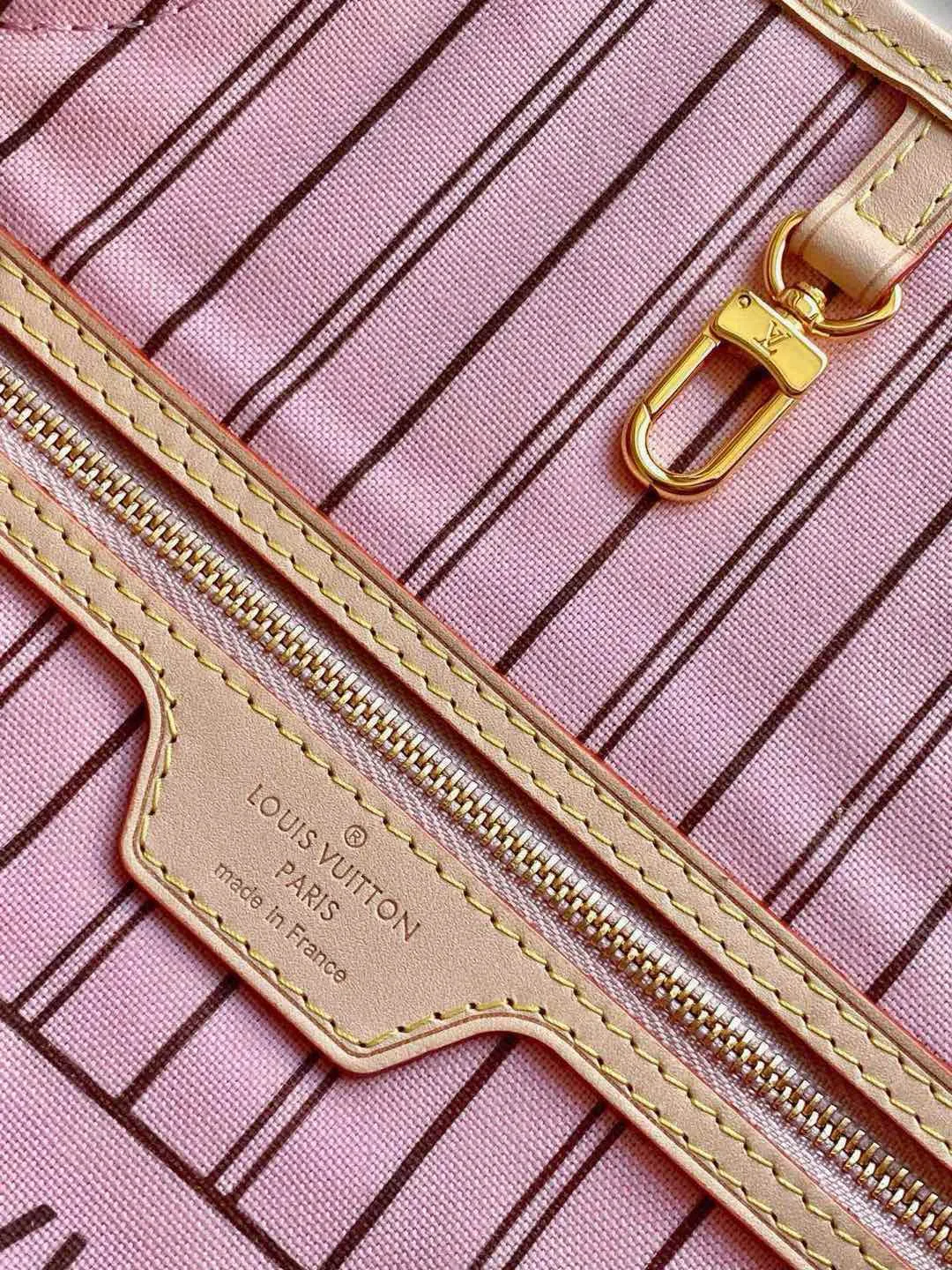 💰760 (medium steel nails) top original order M50366 NEVERFULL medium handbag Neverfull classic handbag, explore the exquisite details inside the bag. The redesigned interior pockets feature a fresh fabric lining, especially the detachable zippered clutch, which can be used alone as a sophisticated clutch or as an additional pocket. Bright lining tones add a more lively feel to Monogram's classic canvas. Detailed features 31 x 28 x 14 cm (Length x Height x Width) Redesigned interior pocket with details inspired by the Louis Vuitton archives Pocket lined with linen fabric Removable zipped clutch with tonal interior pocket Natural cowhide leather trim Shiny gold-tone hardware Handles: Double handle