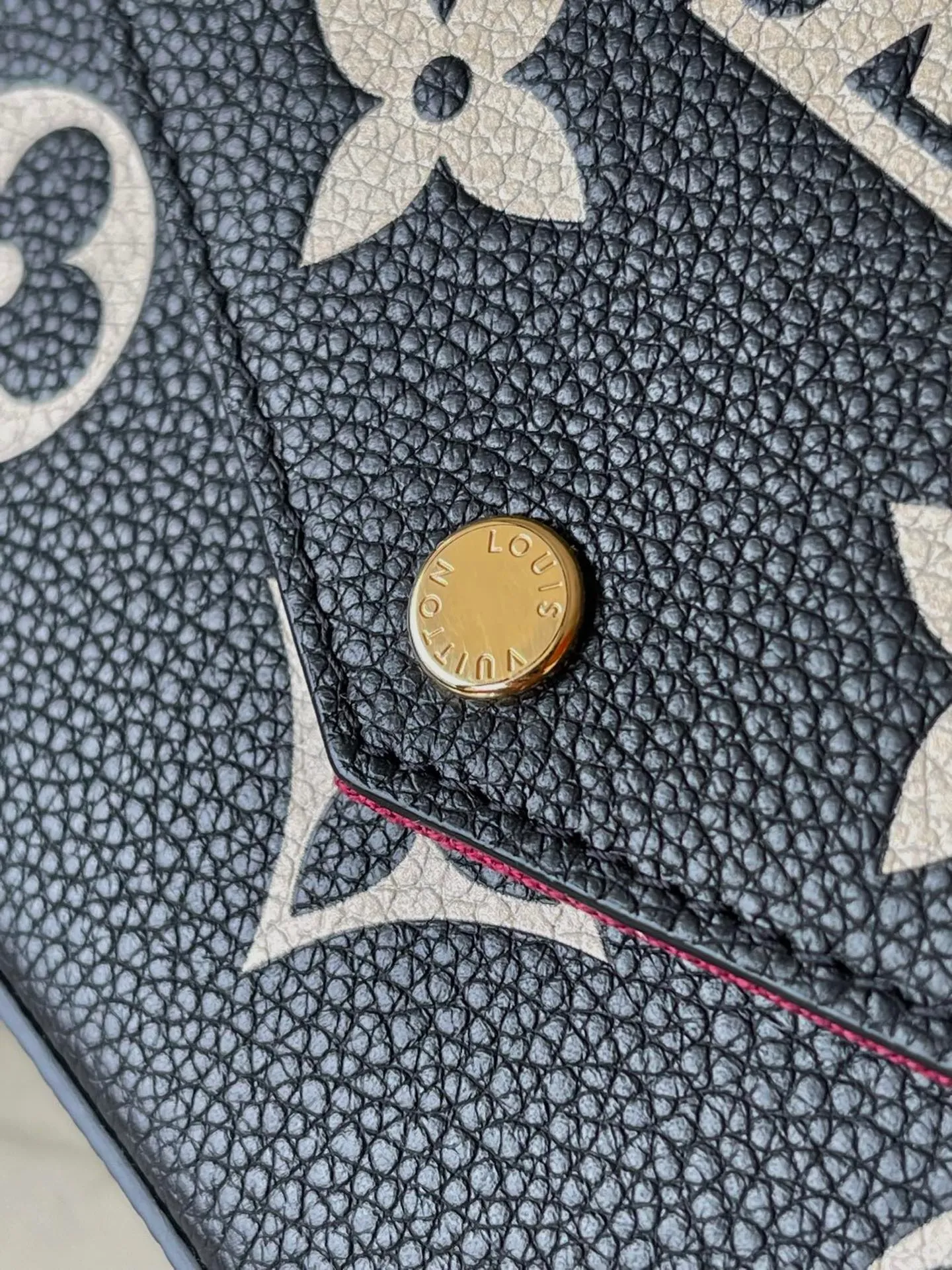💰740 (top layer leather) top original order M80482, black silk screen, support counter inspection, photo taken of duty-free goods consistent with product, unopened packaging. This product is an exclusive duty-free product in the market and is the highest-end product. Inspection is supported. This product has passed strict inspection and is flawless. Please wear gloves when touching the product. This product is not returnable or exchangeable. Please confirm the product first and then remove the label on the handle. This product is temporarily not open to the public, only regular customers, and is in short supply. Dimensions: 25 x 14.5 x 4.5 cm