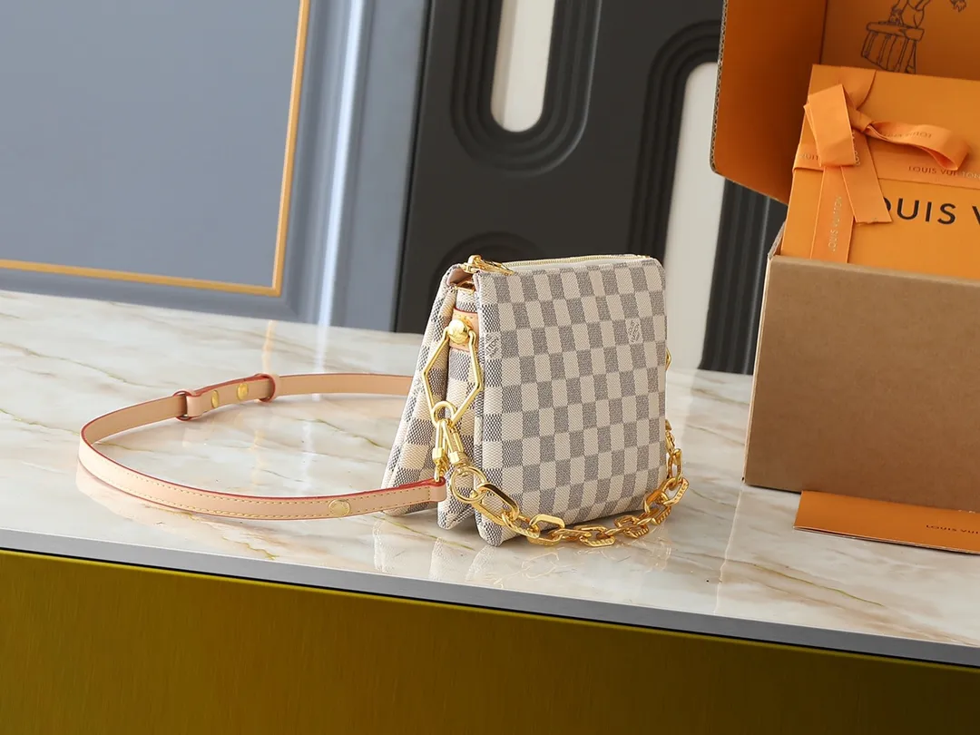 💰240💰Upgraded from the original M59598 M59389 M59396 M13233 M21259 M25218 M20770 M11401 This Coussin BB handbag is made of soft sheep leather with an embossed Monogram pattern. It has an inner compartment in a compact silhouette, making it an elegant choice for both day and night. Both the chunky chain and slim leather strap are removable, allowing for a variety of styling possibilities. Dimensions: 21.0 x 16.0 x 7.0 cm (length x height x width)