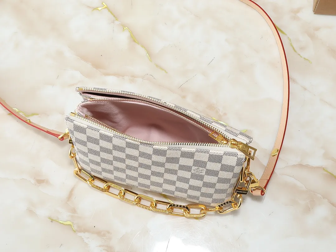 💰240💰Upgraded from the original M59598 M59389 M59396 M13233 M21259 M25218 M20770 M11401 This Coussin BB handbag is made of soft sheep leather with an embossed Monogram pattern. It has an inner compartment in a compact silhouette, making it an elegant choice for both day and night. Both the chunky chain and slim leather strap are removable, allowing for a variety of styling possibilities. Dimensions: 21.0 x 16.0 x 7.0 cm (length x height x width)