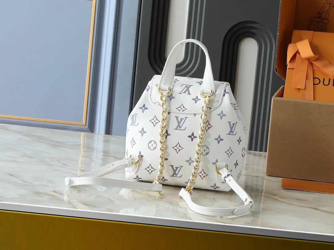 💰260💰Upgraded from the original M15113 M12987 M47074 M47072 M47106 This Backup backpack reinterprets the fresh tones of the LV Milky Way series with soft touches, using Monogram Empreinte leather with elegant metal hardware. Multiple pockets designed to easily store large wallets and travel essentials. Dimensions: 20.0 x 22.0 x 14.0 cm (length x height x width)