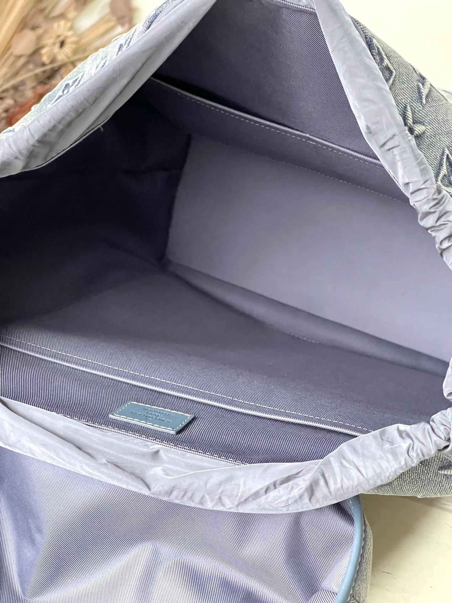 💰1620 Top original order M22534 supports counter inspection. The photo taken of duty-free goods is consistent with the product and has not been unpacked. This product is an exclusive duty-free product in the market and is the highest-end product. Inspection is supported. This product has passed strict inspection and is flawless. Please wear gloves when touching the product. This product is not returnable or exchangeable. Please confirm the product first and then remove the label on the handle. This product is temporarily not open to the public, only regular customers, and is in short supply. Dimensions: 32 x 40 x 19 cm
