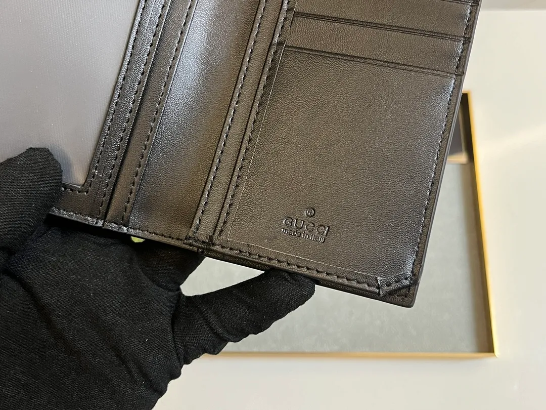 💰130 . 💎Upgraded original version 🇮🇹 This suit wallet is made of GG PVC leather with cowhide Supreme high-end artificial canvas, with brand red and blue webbing stripes. Size: 19x10 Model: 408836