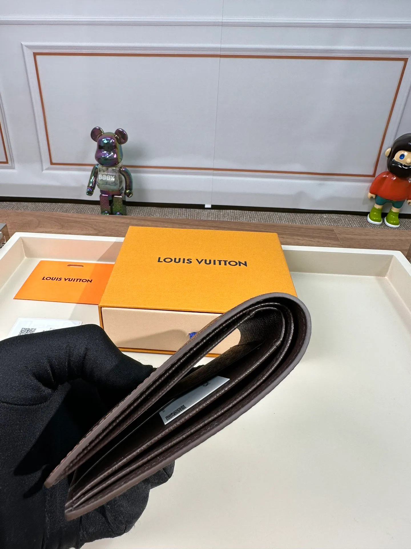 P440 N60895 [Special Authentic] Wallet is made of canvas and has multiple pockets for placing credit cards, banknotes, and invoices. 11.5X9cm