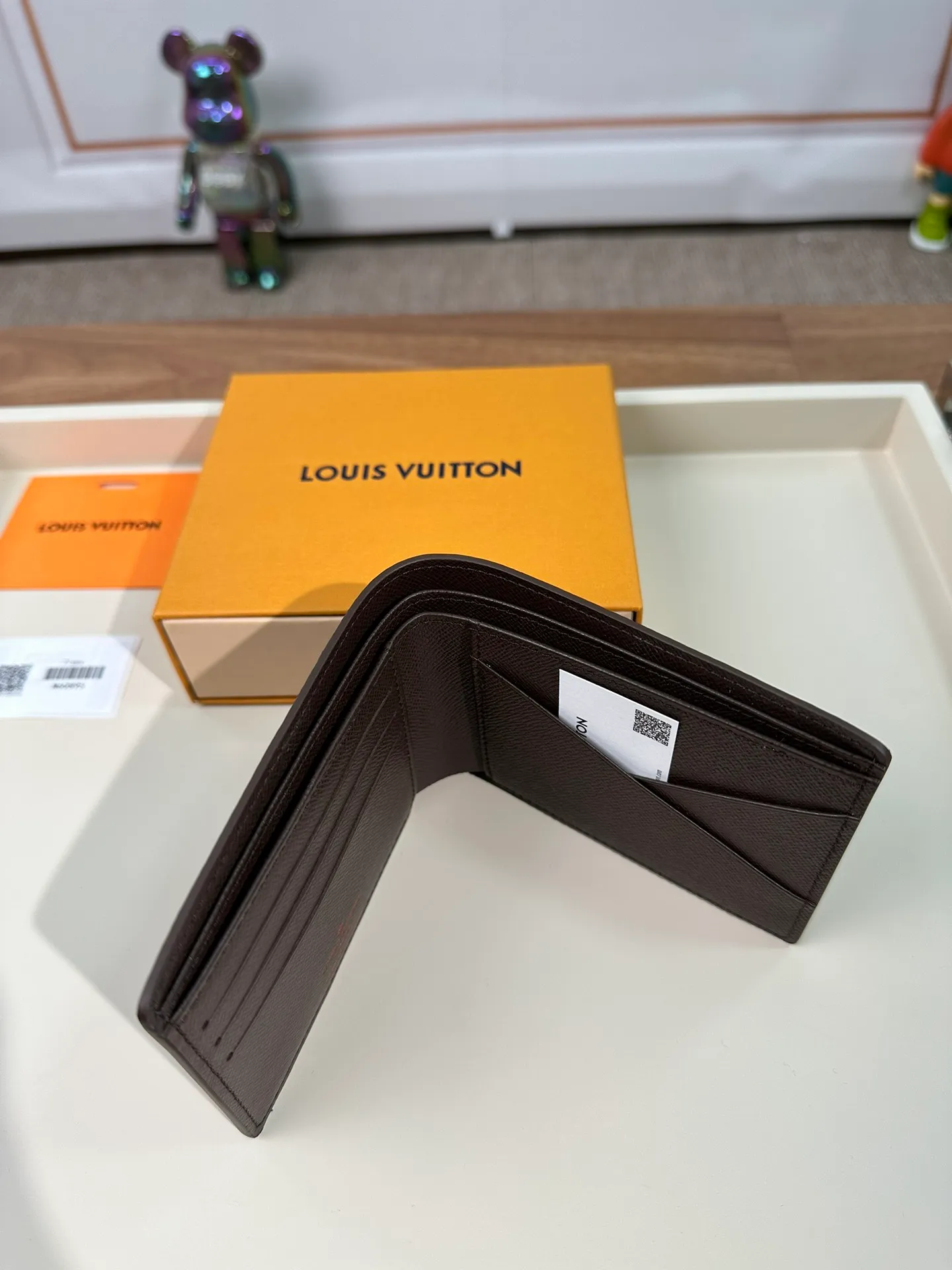 P440 N60895 [Special Authentic] Wallet is made of canvas and has multiple pockets for placing credit cards, banknotes, and invoices. 11.5X9cm