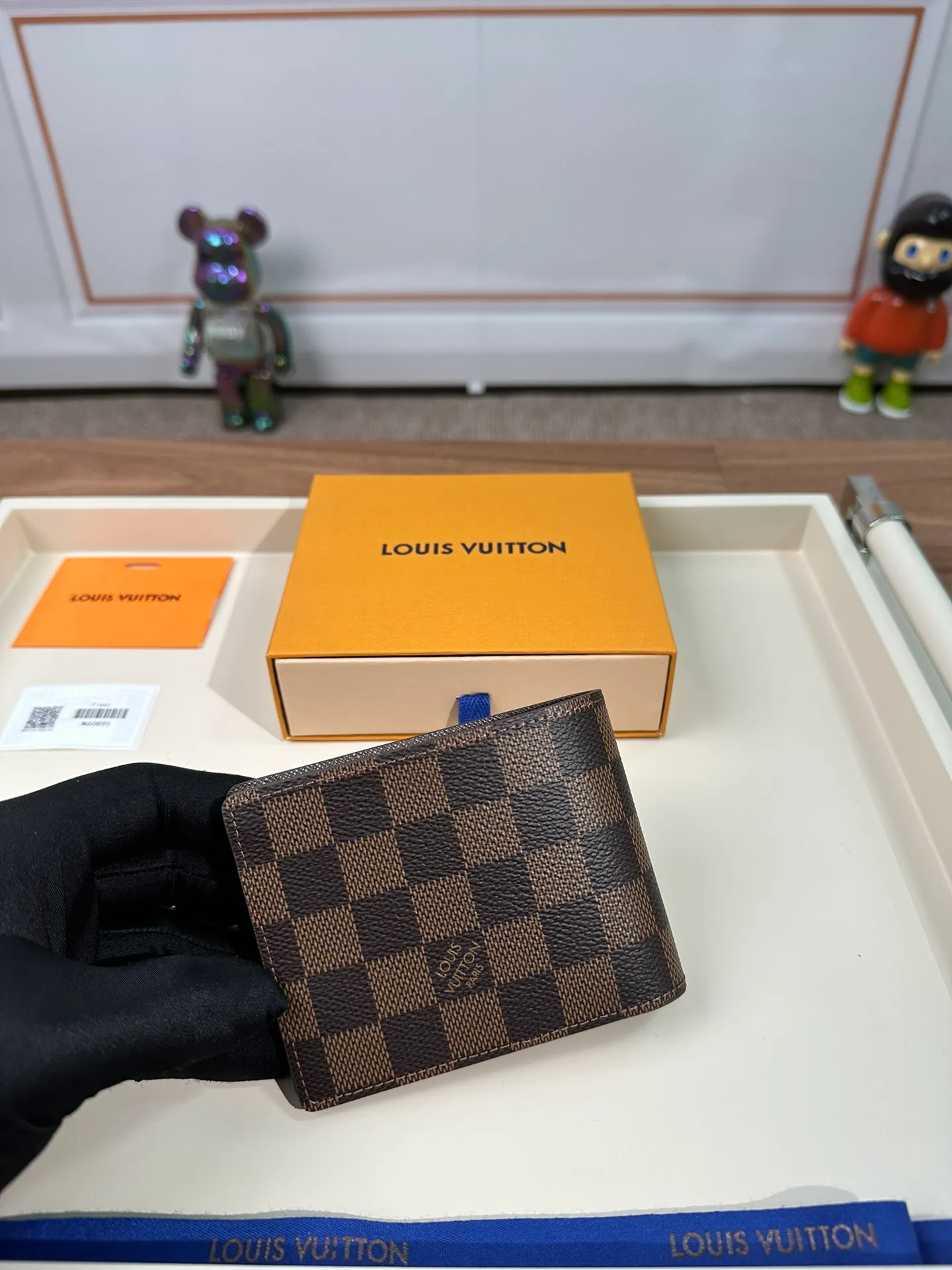 P440 N60895 [Special Authentic] Wallet is made of canvas and has multiple pockets for placing credit cards, banknotes, and invoices. 11.5X9cm