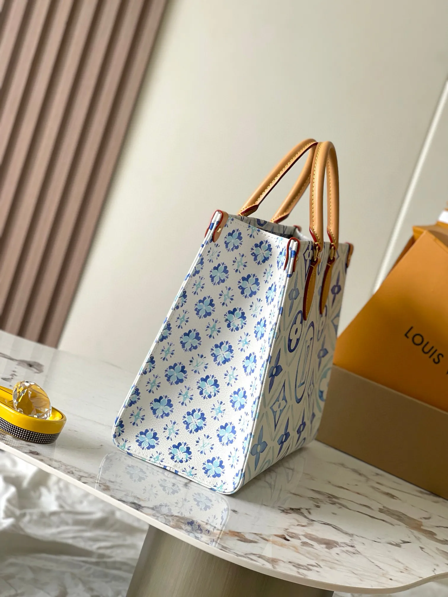💰1040 Top original ONTHEGO medium handbag Model: M11262 dynamic chip Material: A-grade all-steel hardware, imported original fabric Size: 35*27*14CM