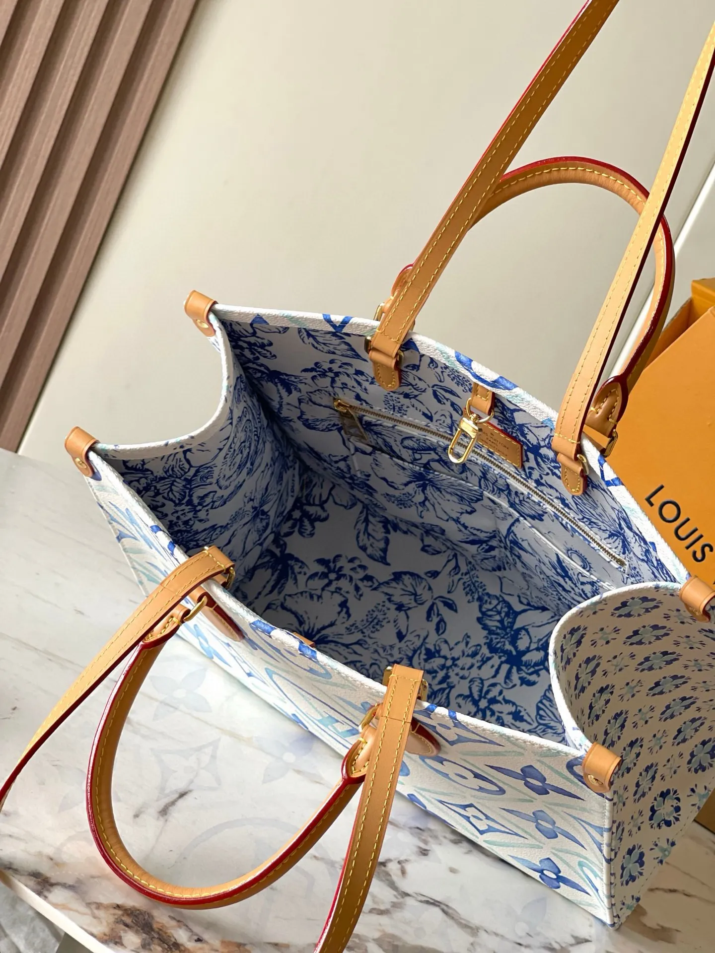 💰1040 Top original ONTHEGO medium handbag Model: M11262 dynamic chip Material: A-grade all-steel hardware, imported original fabric Size: 35*27*14CM