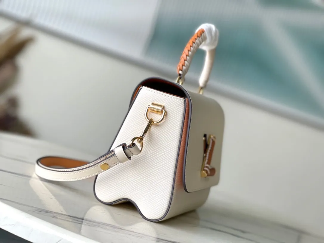 💰1360 (first-grain leather) top-quality original M22236 off-white (woven) This Twist medium handbag is made of Epi embossed leather, and the LV Twist twist lock and top handle are wrapped in woven leather, injecting a feminine touch into the eye-catching structure. With the detachable and adjustable shoulder strap, you can switch between long and short shoulder or cross-body wear. Dimensions: 23.0 x 17.0 x 9.5 cm
