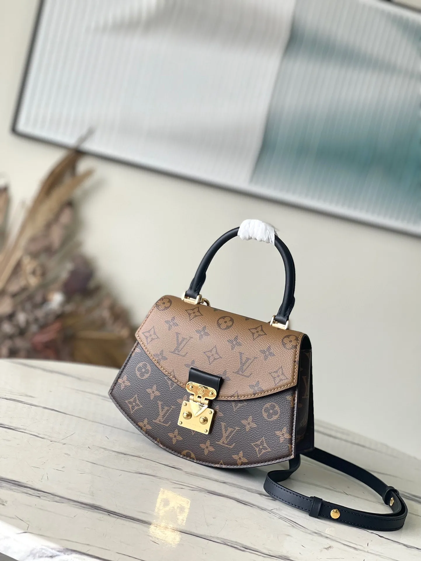 💰840 Top Original M46548 Yellow Flower S23 New Style Designed with classic color-blocked presbyopia and unique fan shape, it is very fashionable and individual, and can be carried cross-body! Size: 23.5*16.5*8cm
