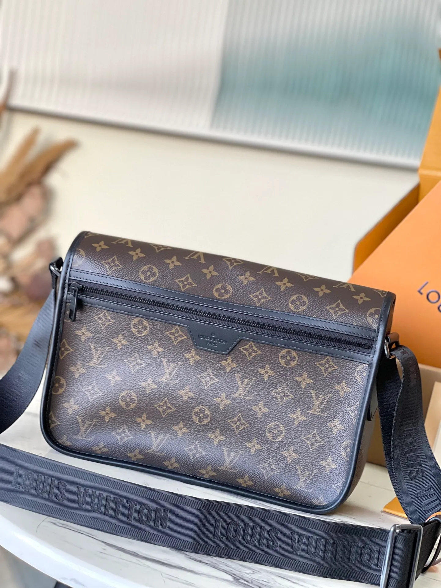 💰1000 Top original order M46328 supports counter inspection. The photo taken of duty-free goods is consistent with the product and has not been unpacked. This product is an exclusive duty-free product in the market and is the highest-end product. Inspection is supported. This product has passed strict inspection and is flawless. Please wear gloves when touching the product. This product is not returnable or exchangeable. Please confirm the product first and then remove the label on the handle. This product is temporarily not open to the public, only regular customers, and is in short supply. Dimensions: 35 x 24 x 8 cm
