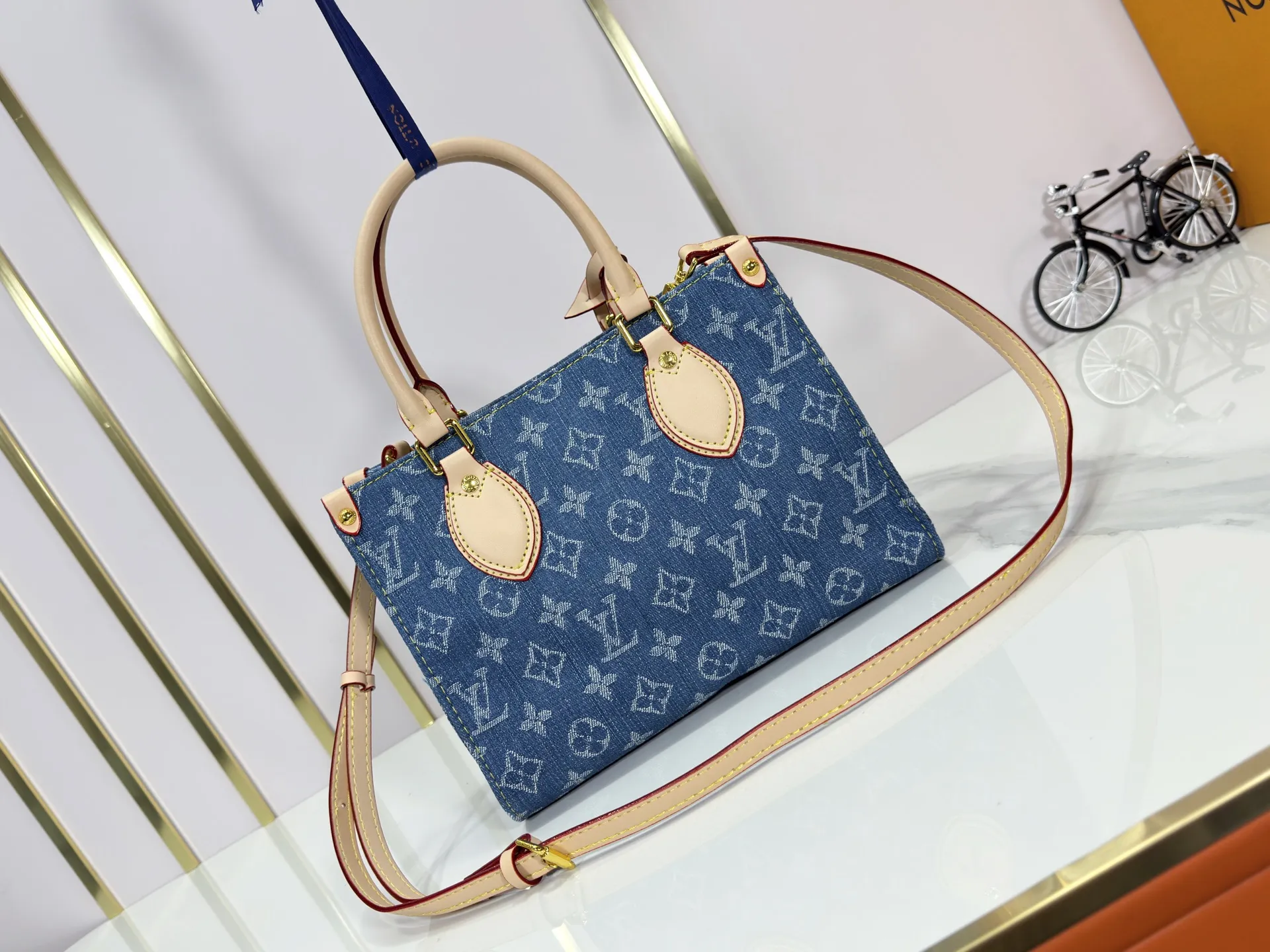 P260 Upgraded original M14633 M46373 Blue denim denim square bag This small OnTheGo handbag is made of cotton denim woven with Monogram pattern. It is bleached and sand washed to present a retro style. Detachable and Adjustable Shoulder Strap for a Subtle Fit The detachable shoulder strap makes it easy to carry small items like an iPad Mini with you. Detailed features 25x 19 x 11.5 cm.