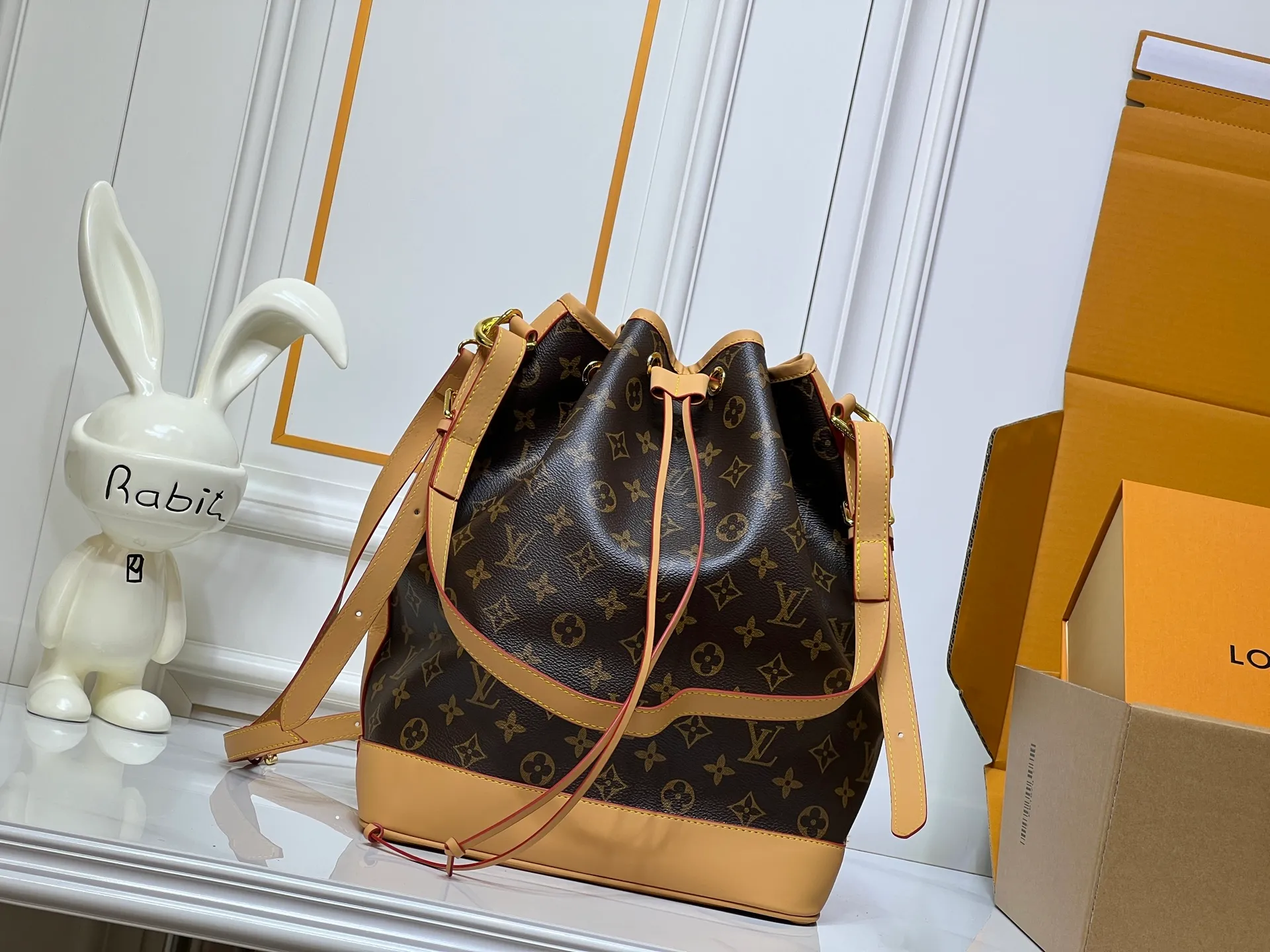 Batch 300💰Retro bucket large size ⬇️M42224 M42225 LV limited edition drawstring bucket bag The king of cost performance This is an awesome bag type, very worth buying. It is very considerate and adds a medium-length shoulder strap. It can be said to be very good. The upper body is really elegant! Size: 35*26*20