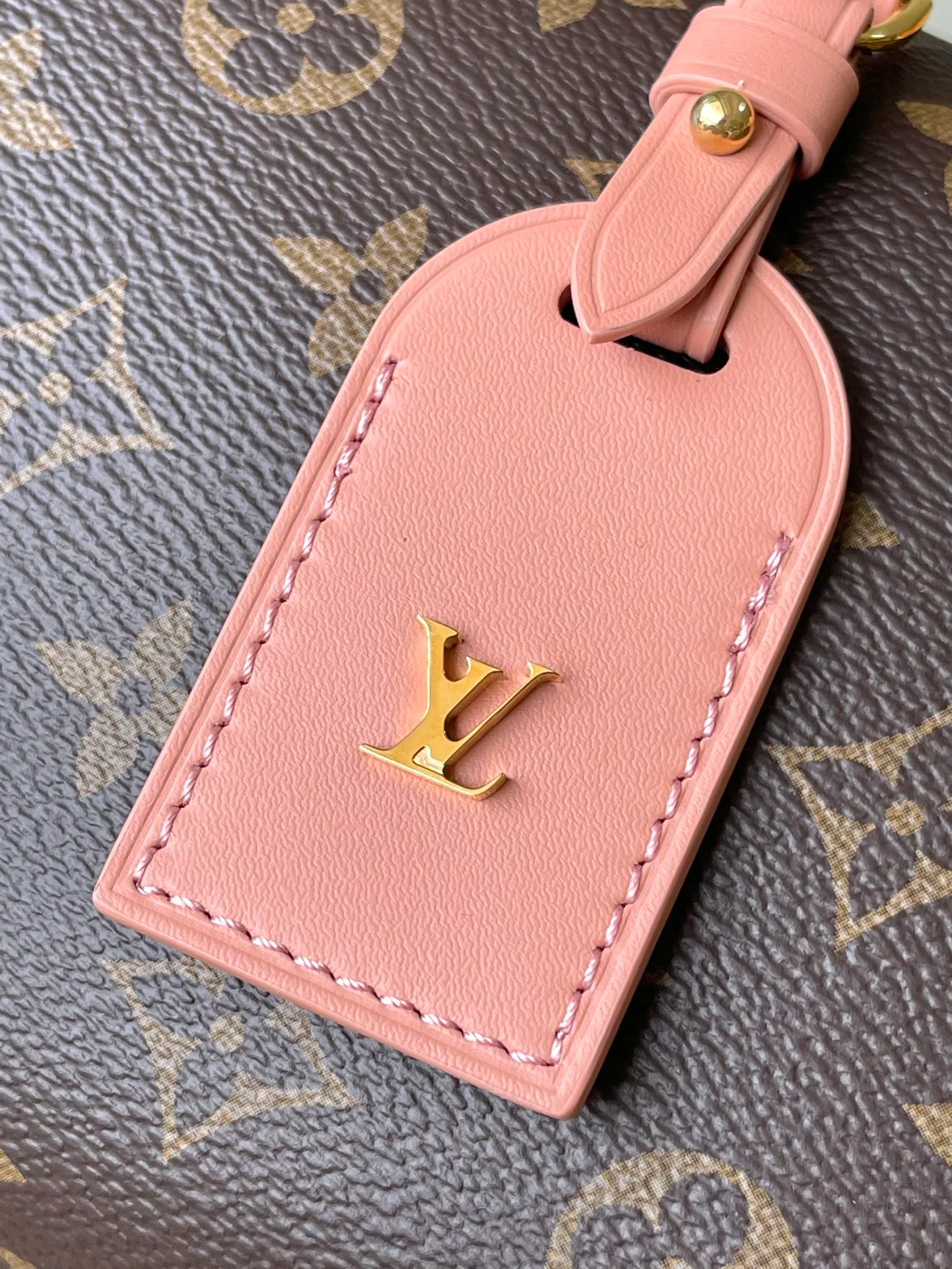 💰880 Top original order M45531 pink. Support counter inspection. Photos taken of duty-free goods are consistent with the product without unpacking. This product is an exclusive duty-free product in the market and is the highest-end product. Inspection is supported. This product has passed strict inspection and is flawless. Please wear gloves when touching the product. This product is not returnable or exchangeable. Please confirm the product first and then remove the label on the handle. This product is temporarily not open to the public, only regular customers, and is in short supply. Dimensions: 20 x 14 x 7.5 cm