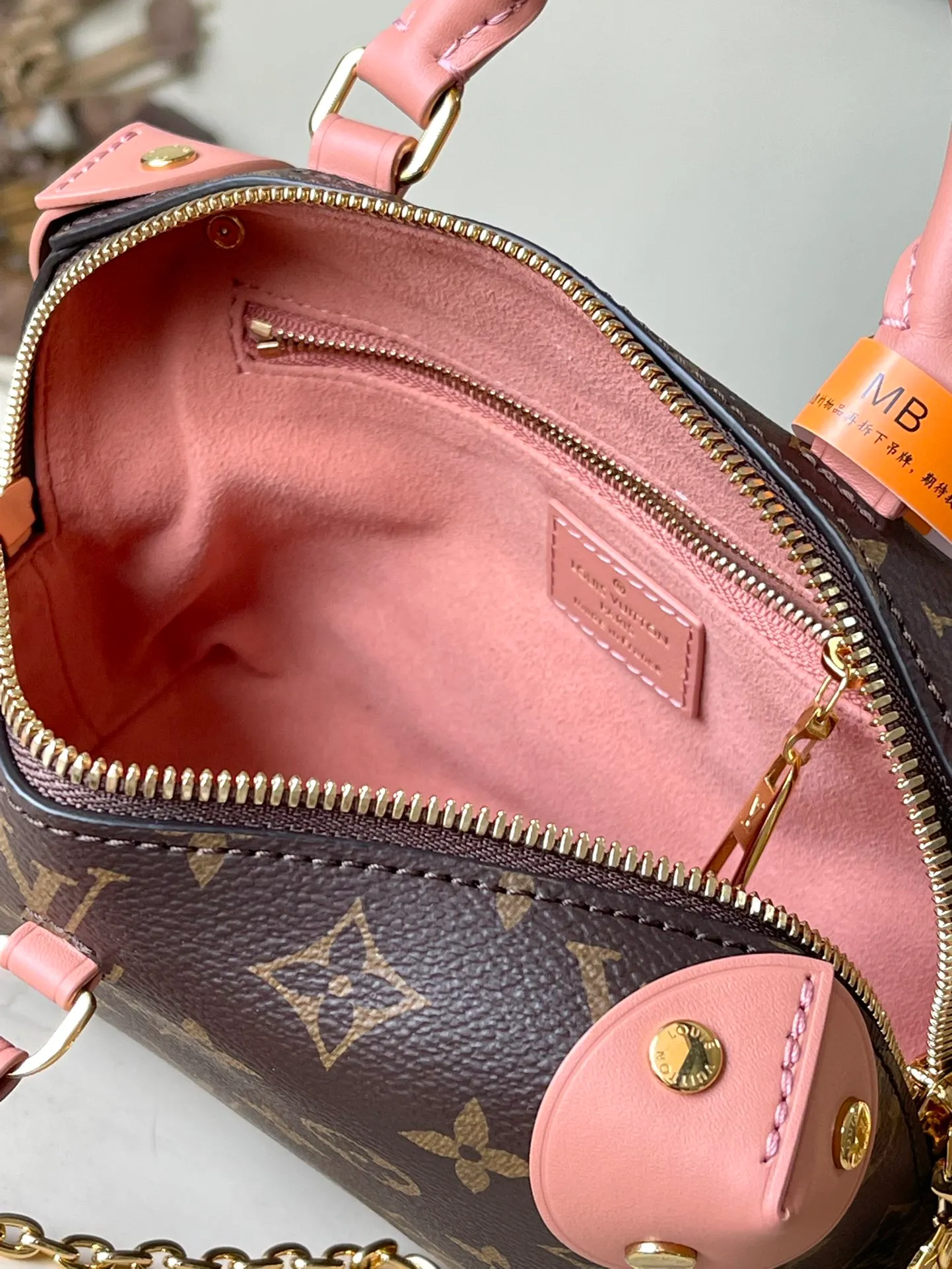 💰880 Top original order M45531 pink. Support counter inspection. Photos taken of duty-free goods are consistent with the product without unpacking. This product is an exclusive duty-free product in the market and is the highest-end product. Inspection is supported. This product has passed strict inspection and is flawless. Please wear gloves when touching the product. This product is not returnable or exchangeable. Please confirm the product first and then remove the label on the handle. This product is temporarily not open to the public, only regular customers, and is in short supply. Dimensions: 20 x 14 x 7.5 cm