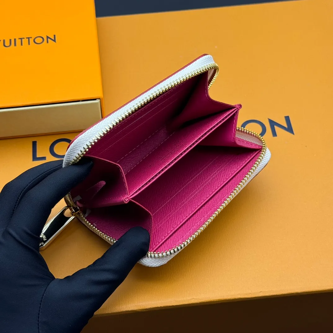 💰110 💎Premium Original 🇫🇷 LV x TM Zippy Coin Purse Black (Three Colors - Takashi Murakami) As part of the Louis Vuitton x Murakami collection reissue, the timeless Zippy Coin Purse is practical and playful, upgraded for this season. It's made from Monogram coated canvas in a cheerful rainbow of hues, in keeping with the Japanese artist's signature pop palette. The interior is secured with a silver zipper and is divided into multiple compartments for coins, banknotes and cards. Model: M13409 Dimensions: 11 x 8.5 x 2 cm.