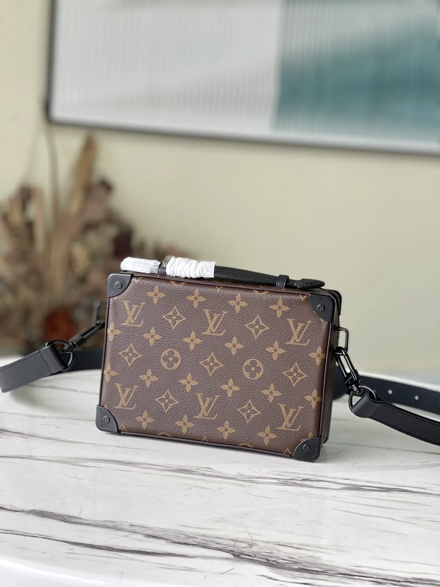 💰940 Top Original Order M45935 Presbyopia This Handle Soft Trunk handbag is made of the iconic Monogram Macassar canvas, combined with rivet corners and leather reinforced straps, evoking the memory of the brand's box-making tradition. The sleek construction and detachable shoulder strap make it easy to carry small electronic devices and personal needs. The wide mouth design makes it easy to access items. Dimensions: 21.5 x 15 x 7 cm