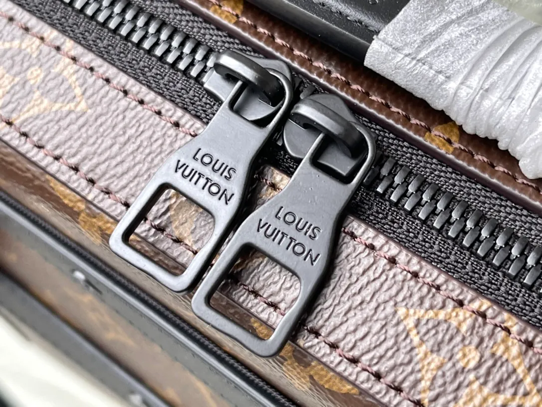 💰940 Top Original Order M45935 Presbyopia This Handle Soft Trunk handbag is made of the iconic Monogram Macassar canvas, combined with rivet corners and leather reinforced straps, evoking the memory of the brand's box-making tradition. The sleek construction and detachable shoulder strap make it easy to carry small electronic devices and personal needs. The wide mouth design makes it easy to access items. Dimensions: 21.5 x 15 x 7 cm
