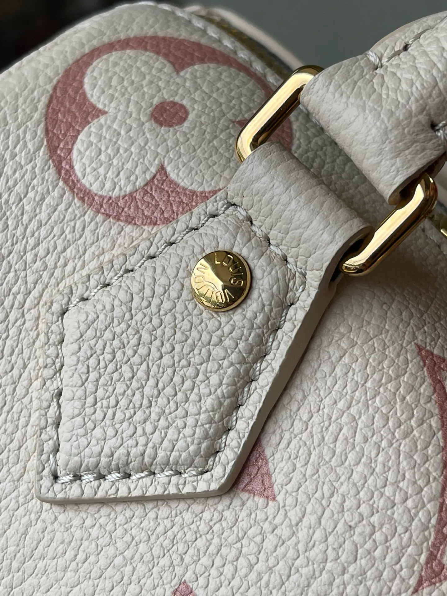 💰1060 (top layer leather) top original order M46397. Support counter inspection. Photos taken of duty-free goods are consistent with the product without unpacking. This product is an exclusive duty-free product in the market and is the highest-end product. Inspection is supported. This product has passed strict inspection and is flawless. Please wear gloves when touching the product. This product is not returnable or exchangeable. Please confirm the product first and then remove the label on the handle. This product is temporarily not open to the public, only regular customers, and is in short supply. Dimensions: 20.5 x 13.5 x 12 cm