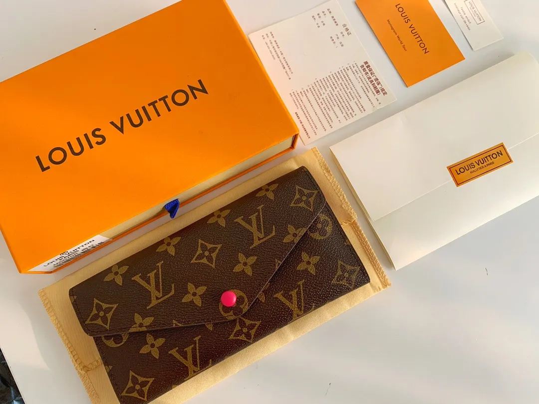 💰100 💎The Josephine Wallet is inspired by Louis Vuitton's first wallet. It is made of soft Monogram canvas and lined with brightly colored lining, giving the brand's classic design a unique and stylish beauty. The long, flat shape makes it easy to slip into any pocket or handbag. Model: M60708 Size: 19/10.