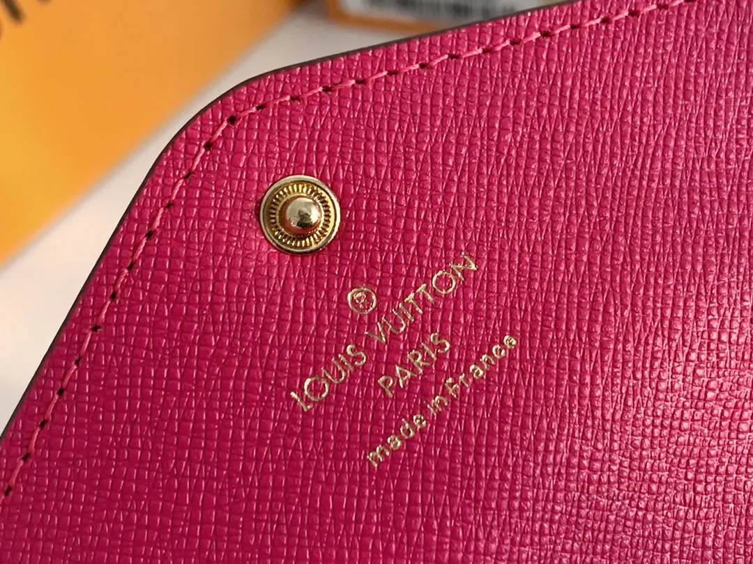 💰100 💎The Josephine Wallet is inspired by Louis Vuitton's first wallet. It is made of soft Monogram canvas and lined with brightly colored lining, giving the brand's classic design a unique and stylish beauty. The long, flat shape makes it easy to slip into any pocket or handbag. Model: M60708 Size: 19/10.