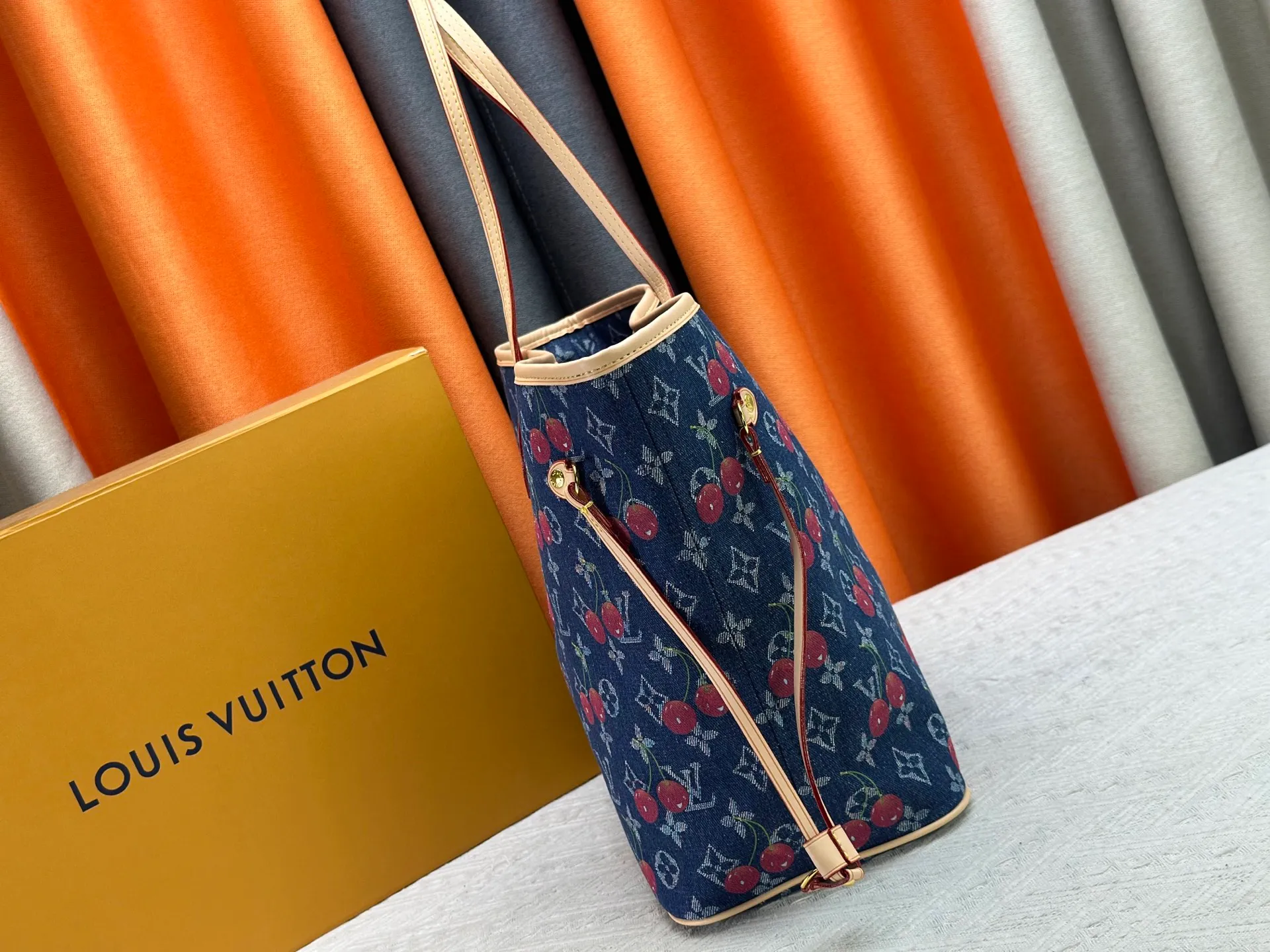 P280 M13192 M40995 M46865 Upgraded original embroidered jacquard cherry Lv co-branded cherry series🍒Neverfull classic denim denim shopping bag! Hardcore product! A classic that cannot be copied! The most classic and best-selling color! There is texture! Tasty! Everyone can feel it after getting it! Size: 32X15X28
