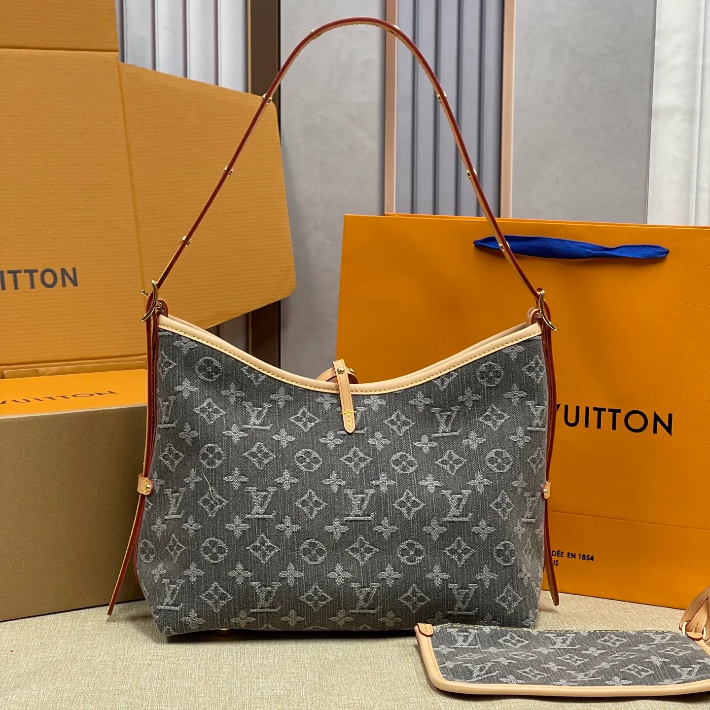 [Upgraded version] P600¥🐶Upgraded version. High quality. Denim denim·Model M46203🐶With complete packaging🎁Denim denim series CARRYALL handbag. The handbag is made of Monogram canvas and leather trim, making it a personal companion for urban life. The generous construction has a neat interior and a large interior pocket adds a functional element. Monogram canvas zippered clutch secured with leather strap. Size: 29*24*12 cm