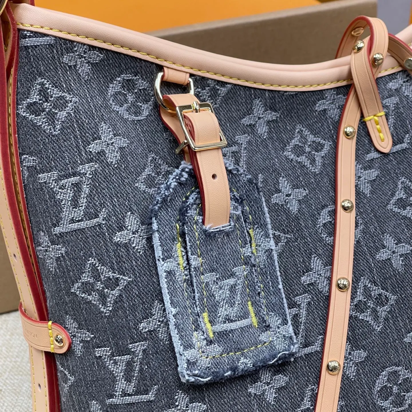 [Upgraded version] P600¥🐶Upgraded version. High quality. Denim denim·Model M46203🐶With complete packaging🎁Denim denim series CARRYALL handbag. The handbag is made of Monogram canvas and leather trim, making it a personal companion for urban life. The generous construction has a neat interior and a large interior pocket adds a functional element. Monogram canvas zippered clutch secured with leather strap. Size: 29*24*12 cm