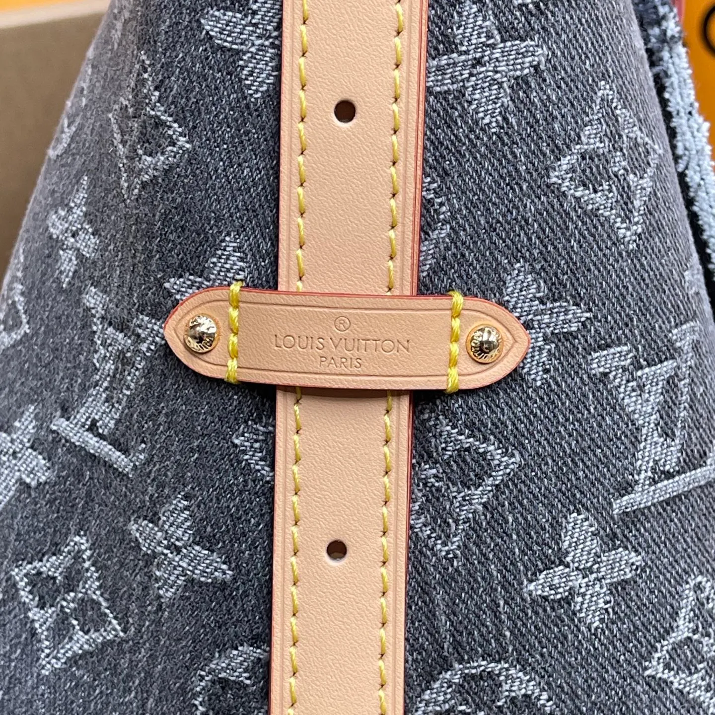 [Upgraded version] P600¥🐶Upgraded version. High quality. Denim denim·Model M46203🐶With complete packaging🎁Denim denim series CARRYALL handbag. The handbag is made of Monogram canvas and leather trim, making it a personal companion for urban life. The generous construction has a neat interior and a large interior pocket adds a functional element. Monogram canvas zippered clutch secured with leather strap. Size: 29*24*12 cm