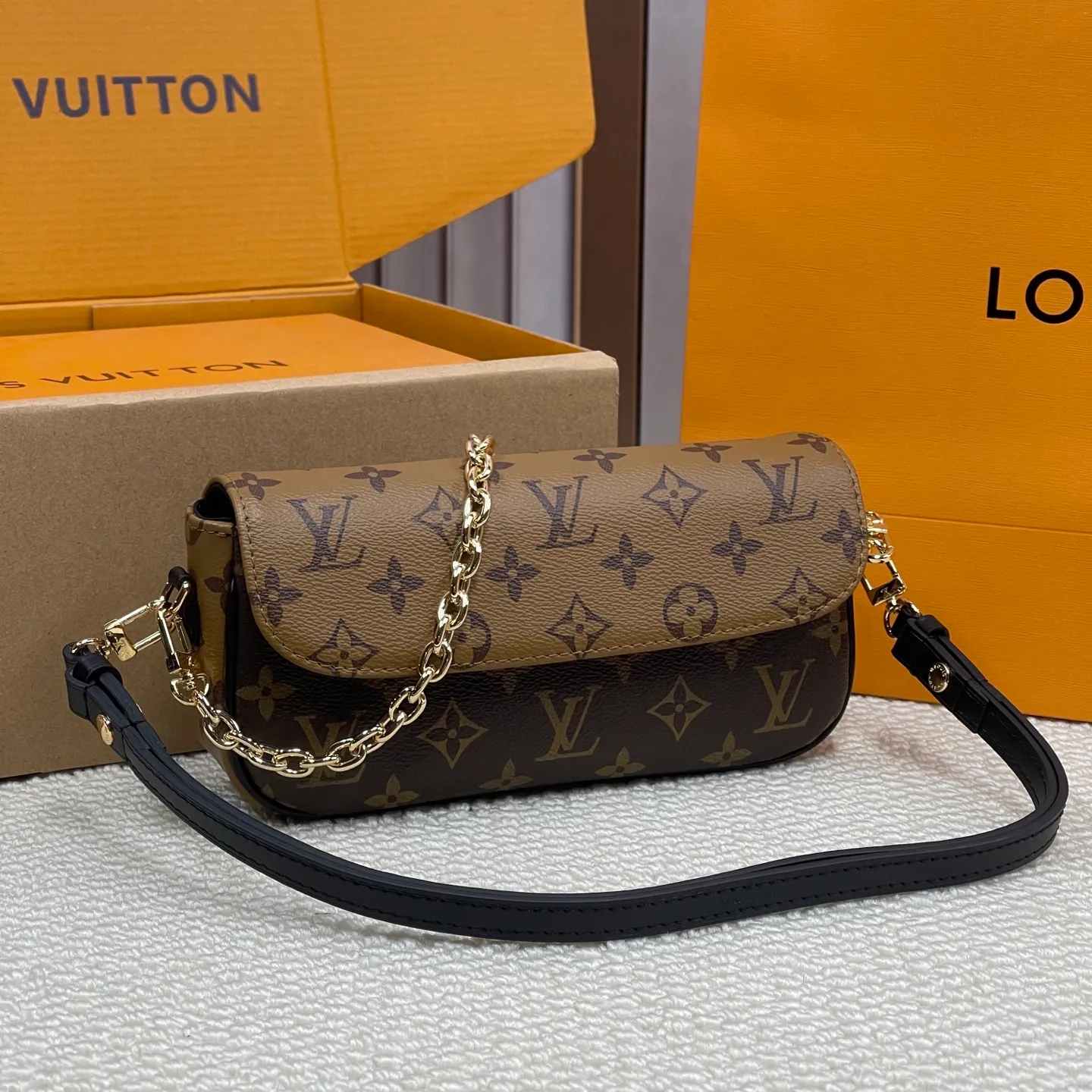[Upgraded version] P460💰Upgraded version ·High quality·M26587🐶With complete packaging 💝Wallet On Chain Ivy handbag is made of Monogram canvas, inspired by the Sac Recoleta handbag of the 2000s. The card compartment and zippered inner pocket can accommodate daily needs, and the chain and adjustable leather shoulder strap are detachable, allowing for long and short shoulder and cross-body wear options. 🎉Dimensions: 23.5 x 12 x 4.3 cm