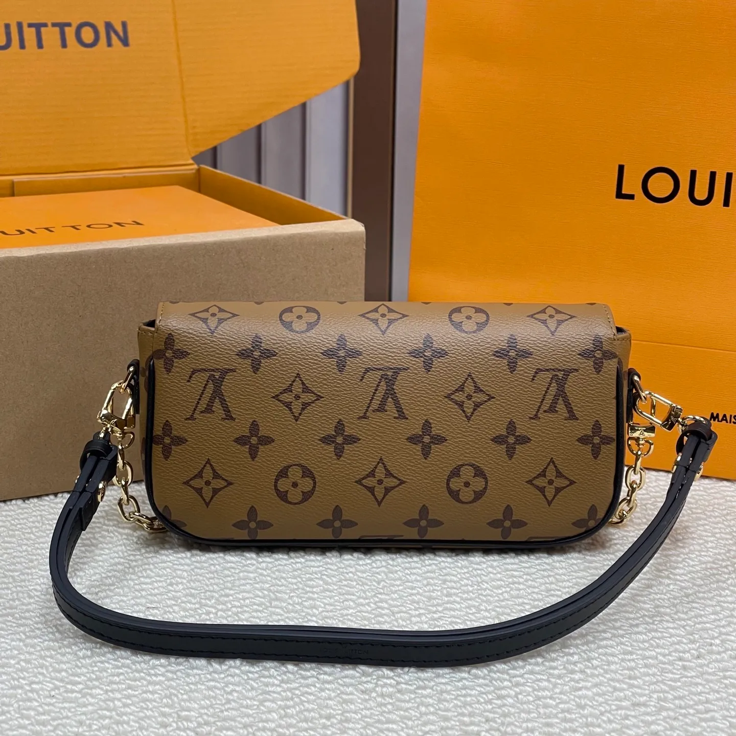 [Upgraded version] P460💰Upgraded version ·High quality·M26587🐶With complete packaging 💝Wallet On Chain Ivy handbag is made of Monogram canvas, inspired by the Sac Recoleta handbag of the 2000s. The card compartment and zippered inner pocket can accommodate daily needs, and the chain and adjustable leather shoulder strap are detachable, allowing for long and short shoulder and cross-body wear options. 🎉Dimensions: 23.5 x 12 x 4.3 cm