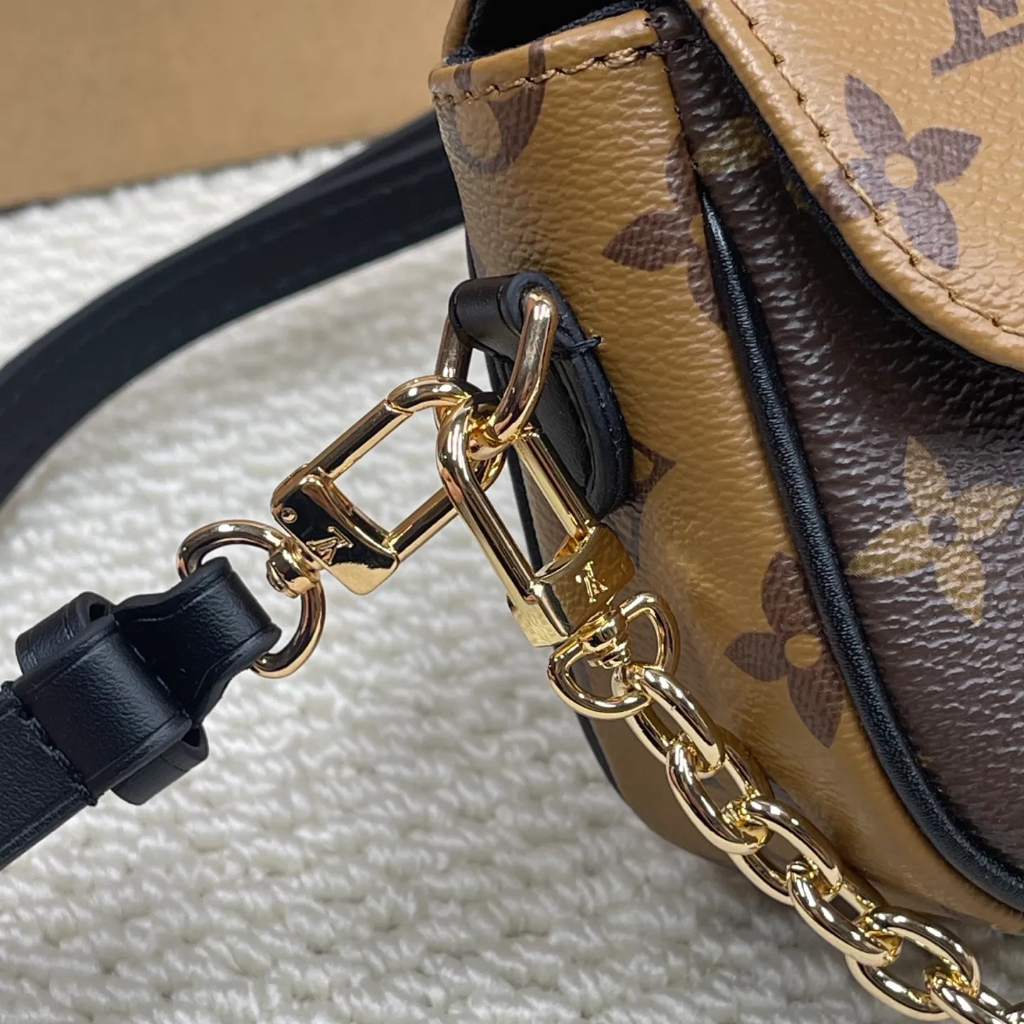 [Upgraded version] P460💰Upgraded version ·High quality·M26587🐶With complete packaging 💝Wallet On Chain Ivy handbag is made of Monogram canvas, inspired by the Sac Recoleta handbag of the 2000s. The card compartment and zippered inner pocket can accommodate daily needs, and the chain and adjustable leather shoulder strap are detachable, allowing for long and short shoulder and cross-body wear options. 🎉Dimensions: 23.5 x 12 x 4.3 cm
