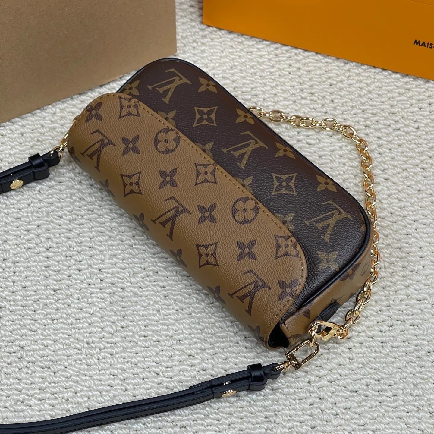 [Upgraded version] P460💰Upgraded version ·High quality·M26587🐶With complete packaging 💝Wallet On Chain Ivy handbag is made of Monogram canvas, inspired by the Sac Recoleta handbag of the 2000s. The card compartment and zippered inner pocket can accommodate daily needs, and the chain and adjustable leather shoulder strap are detachable, allowing for long and short shoulder and cross-body wear options. 🎉Dimensions: 23.5 x 12 x 4.3 cm