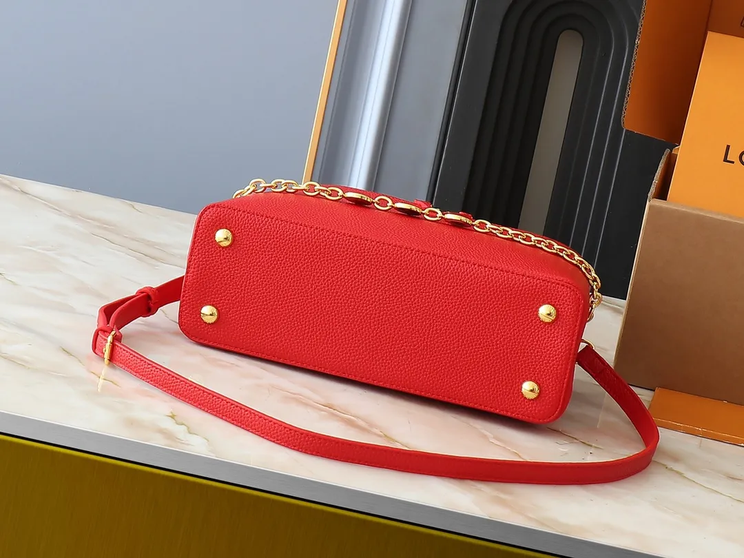 💰420💰Guangzhou goods Upgraded original M00014 M00013 M00015 [New size] This Capucines new size handbag shows soft beauty: Taurillon leather body with light-colored flap and top handle, enamel Monogram flower chain can also achieve a shoulder-carrying experience. Wear the slim leather strap to explore more styling possibilities. Dimensions 31.5 x 20 x 11 cm (length x height x width)