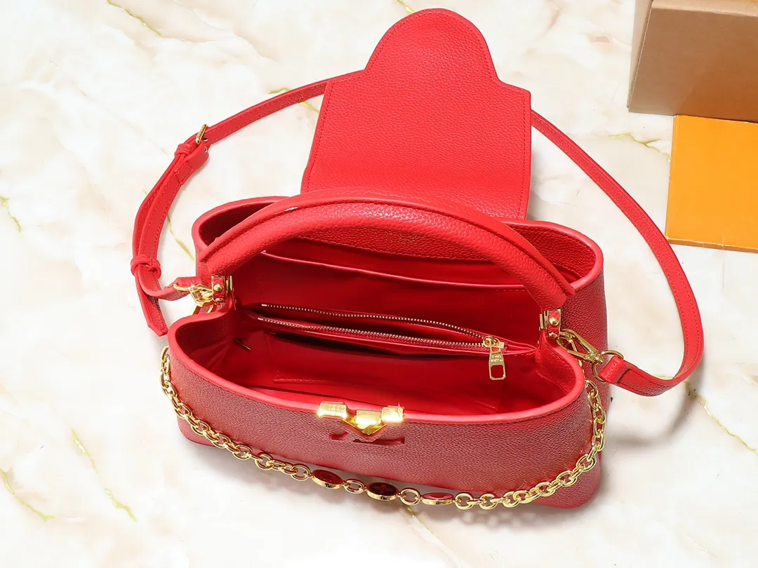 💰420💰Guangzhou goods Upgraded original M00014 M00013 M00015 [New size] This Capucines new size handbag shows soft beauty: Taurillon leather body with light-colored flap and top handle, enamel Monogram flower chain can also achieve a shoulder-carrying experience. Wear the slim leather strap to explore more styling possibilities. Dimensions 31.5 x 20 x 11 cm (length x height x width)