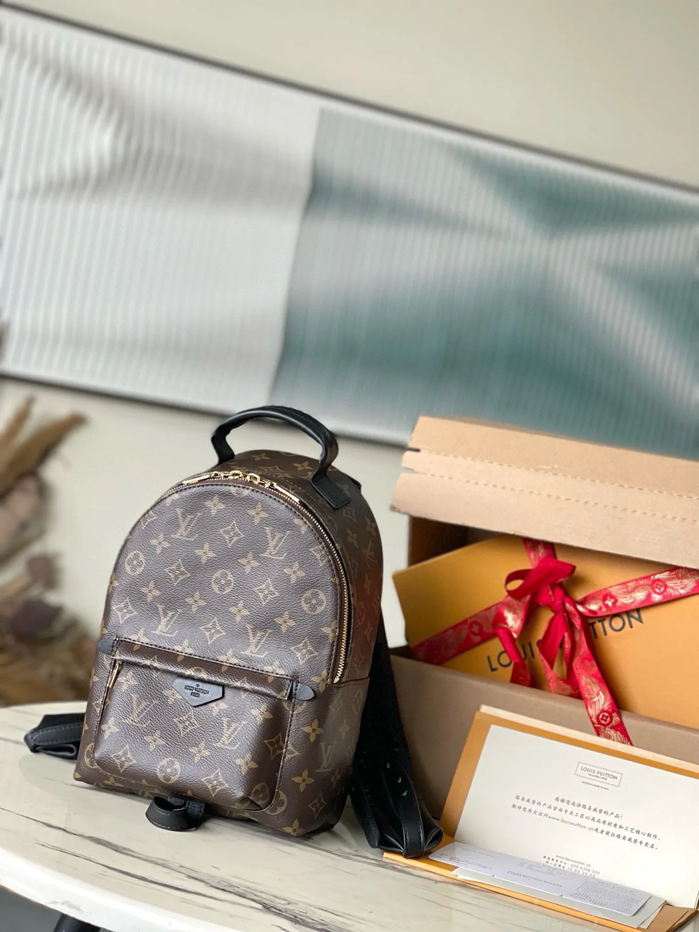 💰760 Top Original M44871 Presbyopia ✨✨MONOGRAM BACKPACK Medium double backpack, which shined in the 2017 early spring series fashion show. This backpack has a fashionable style and strong functionality. It is the perfect choice for urban wanderers. It continues the extremely gorgeous appearance and reflects the unique LV characteristics in countless details. Fine decorations such as calfskin trim and engraved zipper pulls complement the loose and soft Monogram canvas. Size 28*33*16cm