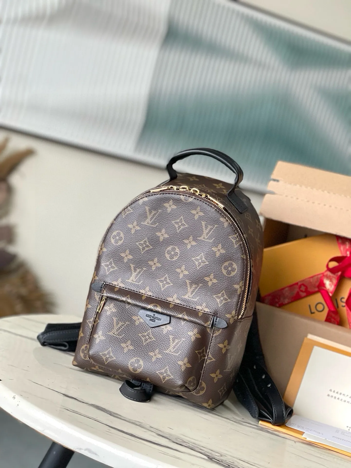 💰760 Top Original M44871 Presbyopia ✨✨MONOGRAM BACKPACK Medium double backpack, which shined in the 2017 early spring series fashion show. This backpack has a fashionable style and strong functionality. It is the perfect choice for urban wanderers. It continues the extremely gorgeous appearance and reflects the unique LV characteristics in countless details. Fine decorations such as calfskin trim and engraved zipper pulls complement the loose and soft Monogram canvas. Size 28*33*16cm