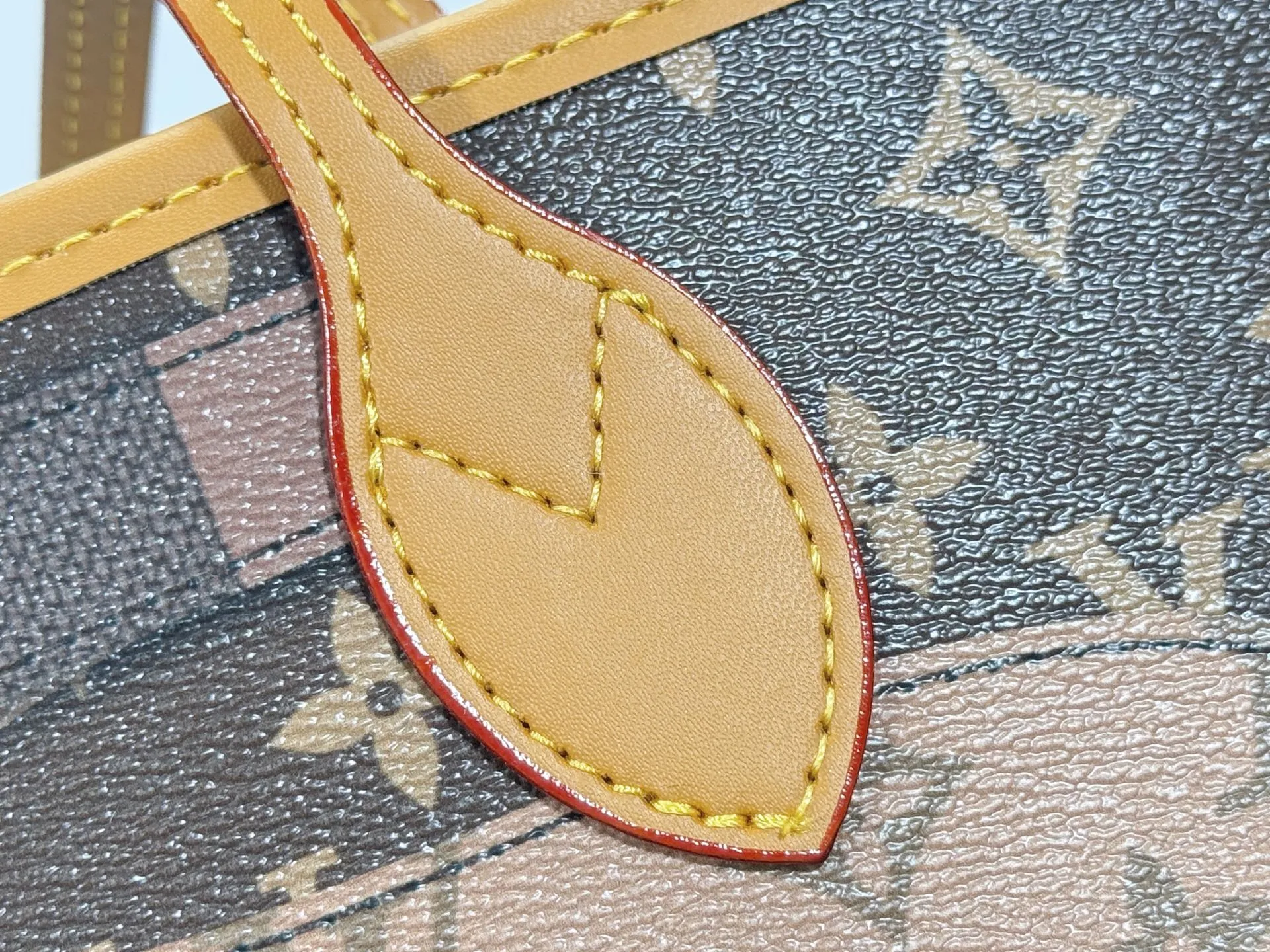 P240 Upgraded original M26174 M40995 This Nevereverfull handbag is made of multiple classic canvases to create a spacious configuration. The Monogram canvas body is integrated with Damier and Monogram Reverse embroidery patches, presenting a striking and unique mosaic effect. LV Dynasty decoration adds a touch of brilliance, and the removable inner bag can be easily removed for separate use. Dimensions: 60.0 x 38.0 x 23.0 cm (length x height x width)
