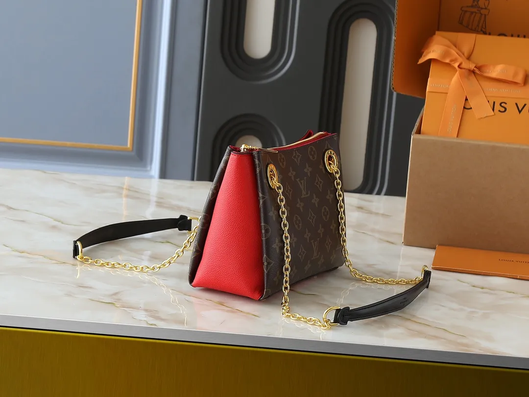 💰260💰Upgraded from the original M43775 M43776 M43777 M43750 This SURENE BB handbag Louis Vuitton's new Surene BB handbag is made of Monogram canvas and grained calfskin, and is equipped with a gold sliding bag chain. Gold metal trim and eye-catching leather trim make it more neat and fashionable. Lightweight, practical, comfortable to carry, easy to match, ideal for fashionable and casual looks. Dimensions: 24.0x 17.0x 11.0 cm