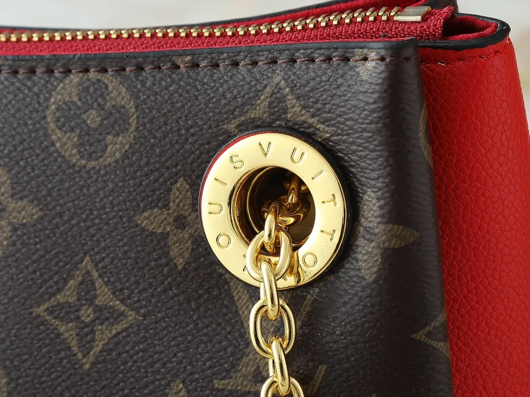 💰260💰Upgraded from the original M43775 M43776 M43777 M43750 This SURENE BB handbag Louis Vuitton's new Surene BB handbag is made of Monogram canvas and grained calfskin, and is equipped with a gold sliding bag chain. Gold metal trim and eye-catching leather trim make it more neat and fashionable. Lightweight, practical, comfortable to carry, easy to match, ideal for fashionable and casual looks. Dimensions: 24.0x 17.0x 11.0 cm