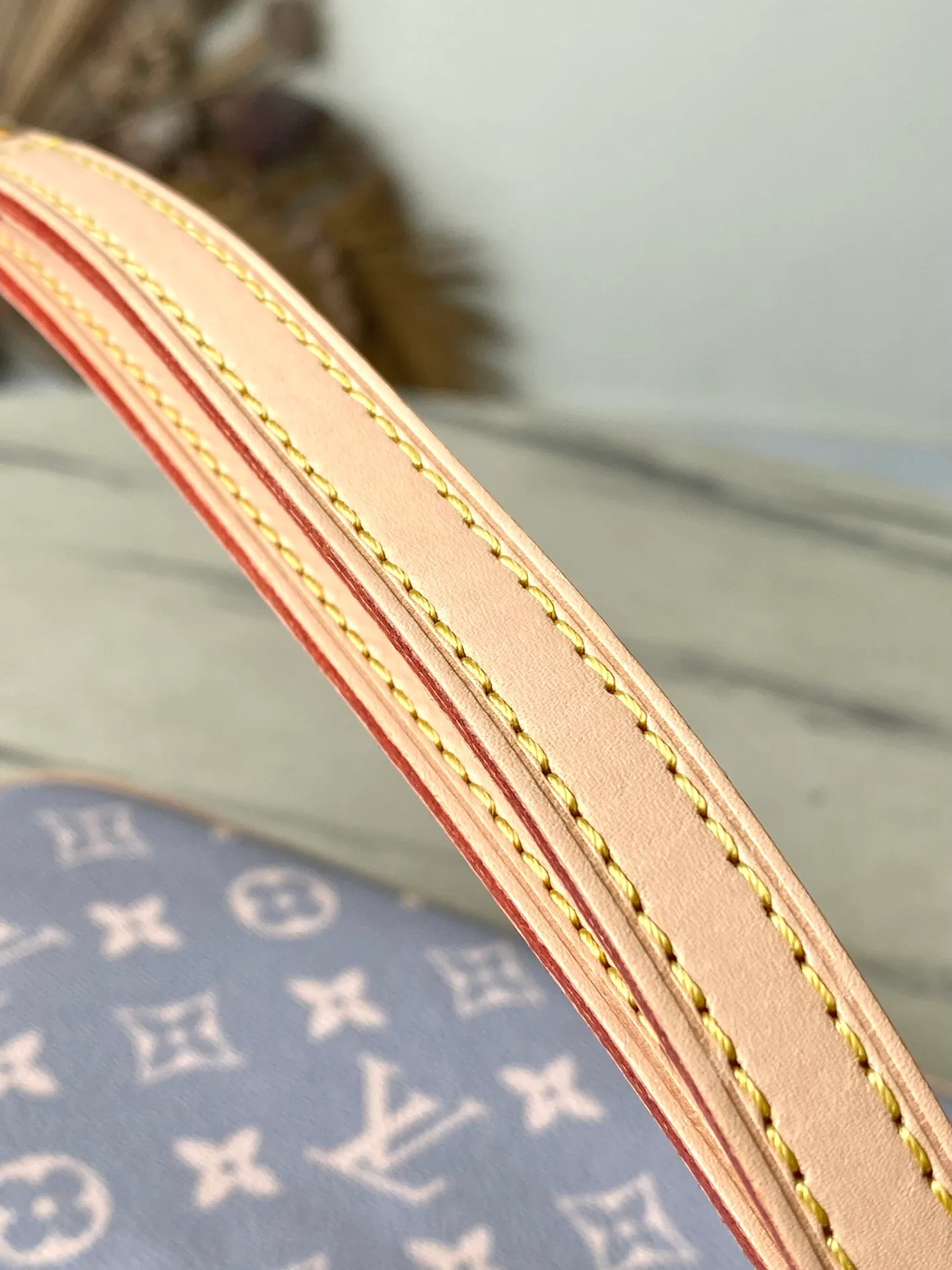 💰760 Top Original Order M12778 This Wallet On Chain Ivy handbag draws inspiration from the color of the brand's traditional hard trunk, rendering the iconic Monogram coated canvas in elegant French tones. The card compartment and zippered inner pocket can accommodate daily needs, and the chain and adjustable leather shoulder strap are detachable, allowing for long and short shoulder and cross-body wear options. 23.5 x 12 x 4.3 cm (length x height x width)