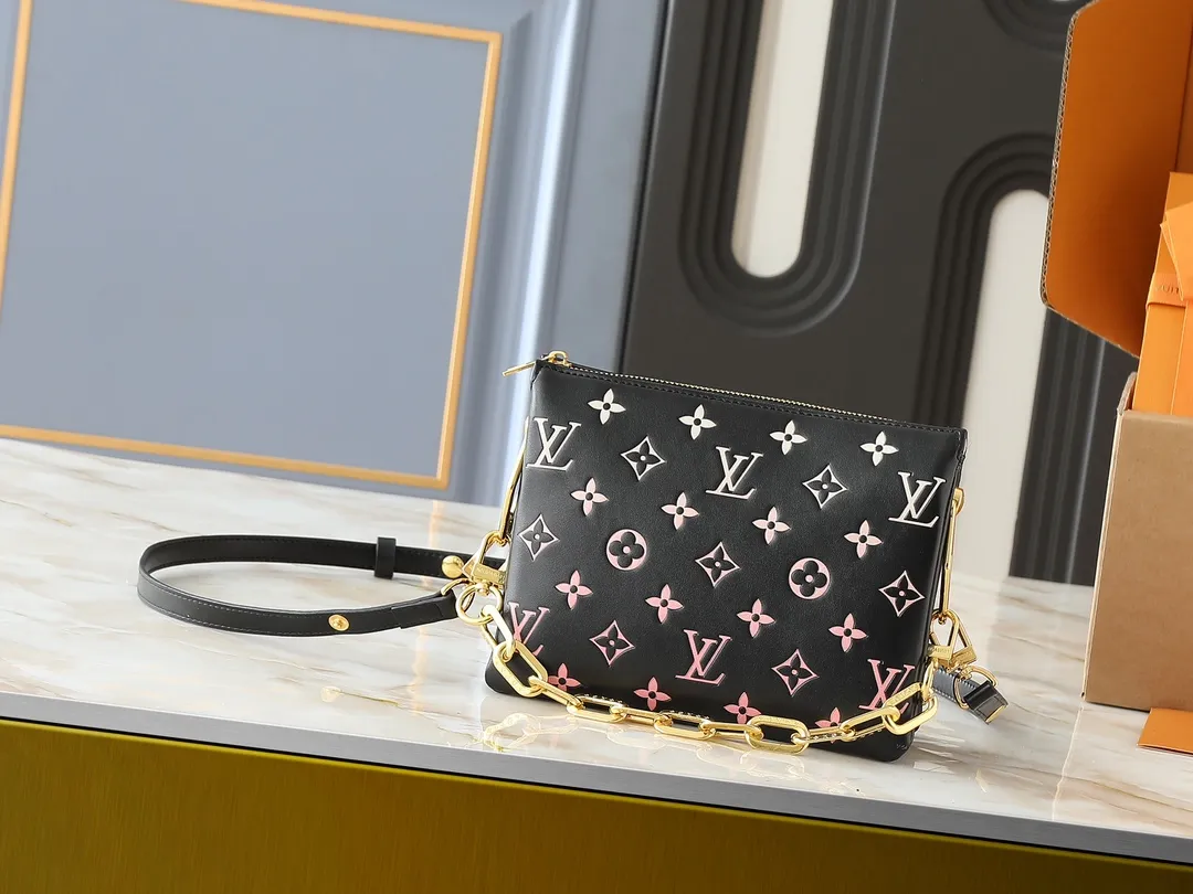 💰240💰Upgraded from the original M59598 M59389 M59396 M13233 M21259 M25218 M20770 M11401 This Coussin BB handbag is made of soft sheep leather with an embossed Monogram pattern. It has an inner compartment in a compact silhouette, making it an elegant choice for both day and night. Both the chunky chain and slim leather strap are removable, allowing for a variety of styling possibilities. Dimensions: 21.0 x 16.0 x 7.0 cm (length x height x width)