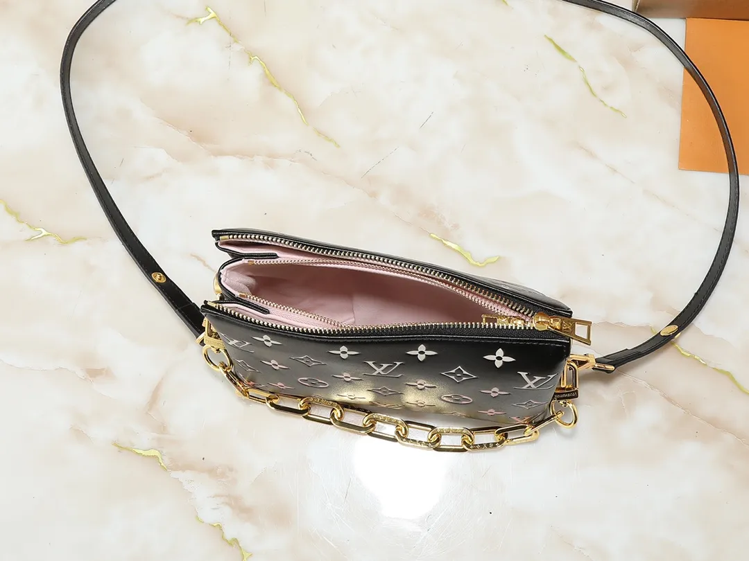 💰240💰Upgraded from the original M59598 M59389 M59396 M13233 M21259 M25218 M20770 M11401 This Coussin BB handbag is made of soft sheep leather with an embossed Monogram pattern. It has an inner compartment in a compact silhouette, making it an elegant choice for both day and night. Both the chunky chain and slim leather strap are removable, allowing for a variety of styling possibilities. Dimensions: 21.0 x 16.0 x 7.0 cm (length x height x width)