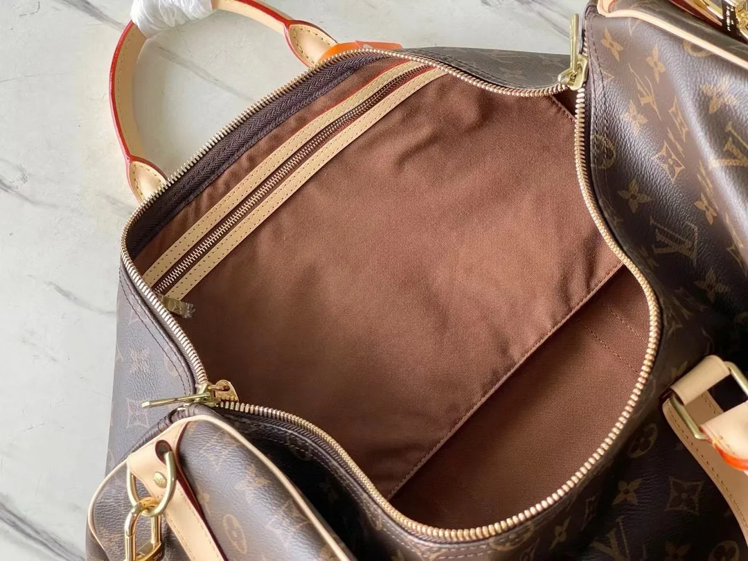 💰1040 (55 size) top original M41414 presbyopic yellow leather, spacious capacity, flexible use. Durable, safe and reliable. Fashionable style, mature and stable. Features a secure double zipper and padlock, making it perfect for business or pleasure. Dimensions: 55 × 31 × 26 cm