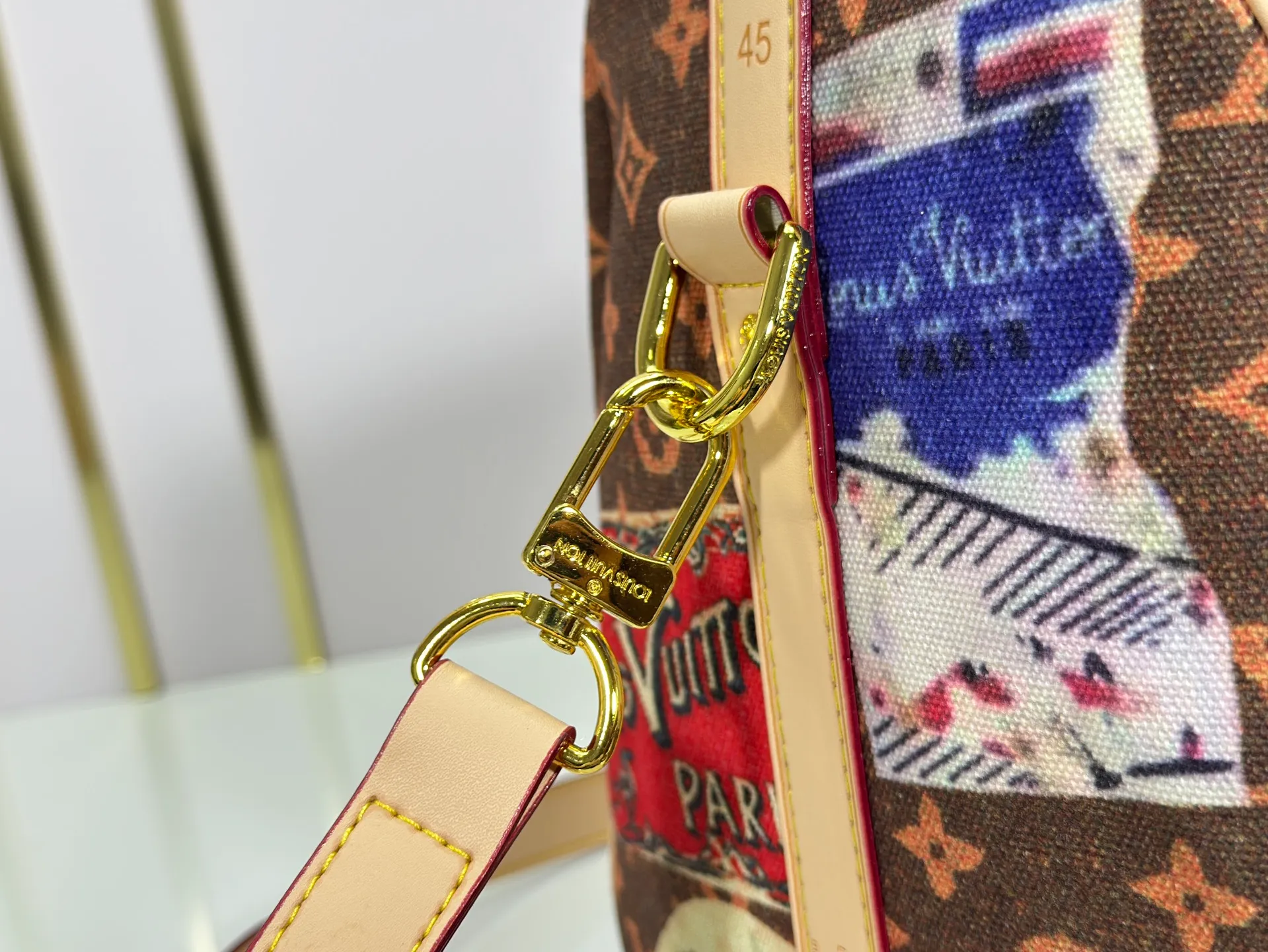P360 M41418 M14736 This model is "Kipol 45" sewn with a single piece of canvas. The Louis Vuitton travel sticker pack creates a gorgeous vibe and is perfect for any traveler. The leather trimming that further enhances the retro-style charm is also attractive. The optional carry-on bag (which varies by airline and device used) features two top handles and removable and adjustable shoulder straps for multiple carrying options.  45,0