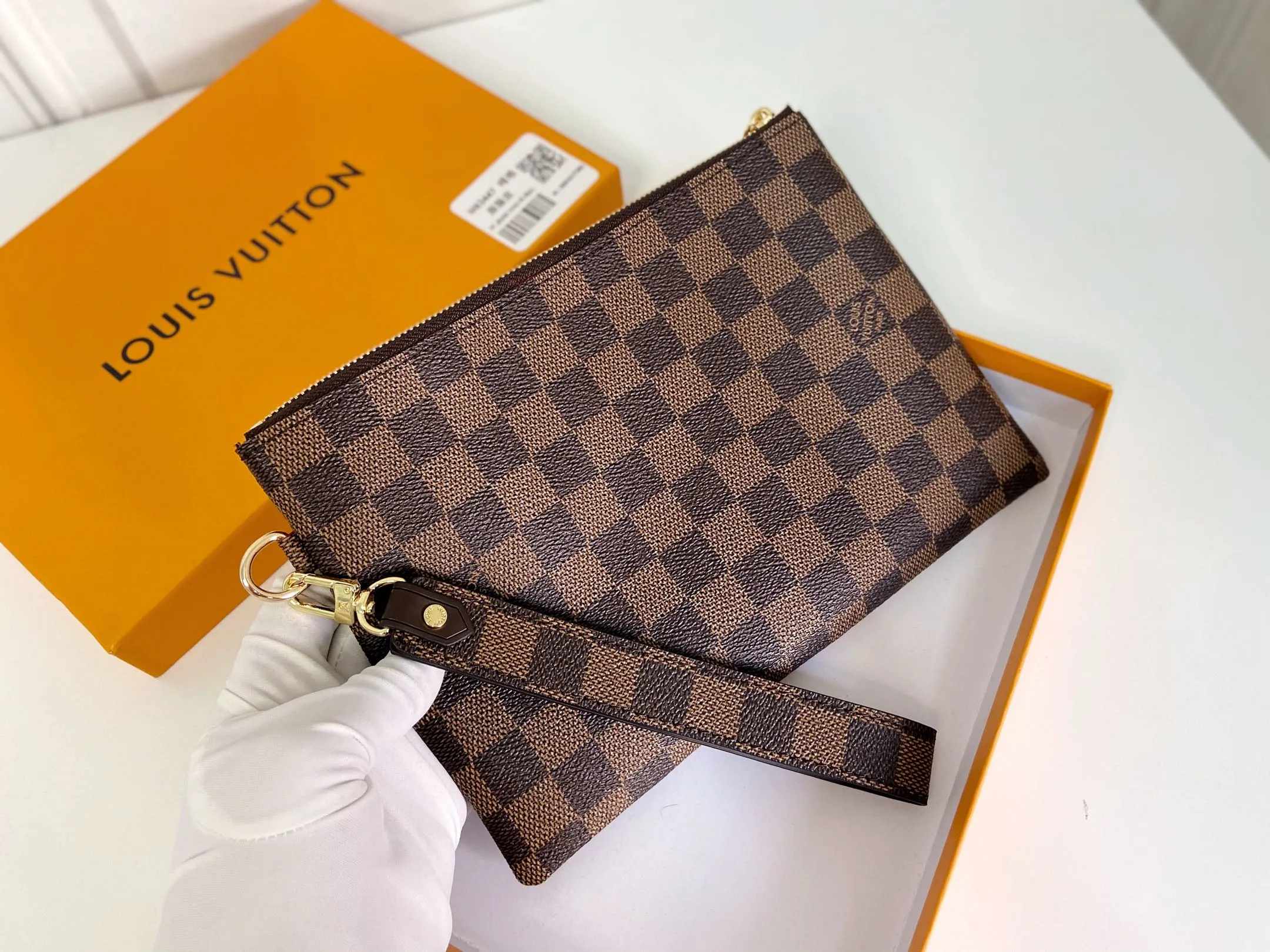 💰130 💎Inspired by Louis Vuitton’s classic suitcases, this City bag is made of Monogram canvas and decorated with printed embroidered patches, reminiscent of suitcase stickers from the late 19th century. A removable wrist strap adds practicality and style to this versatile bag design. Style number: M63447. Dimensions: 16.0 x 23.0 x 0.3 cm (length x height x width)